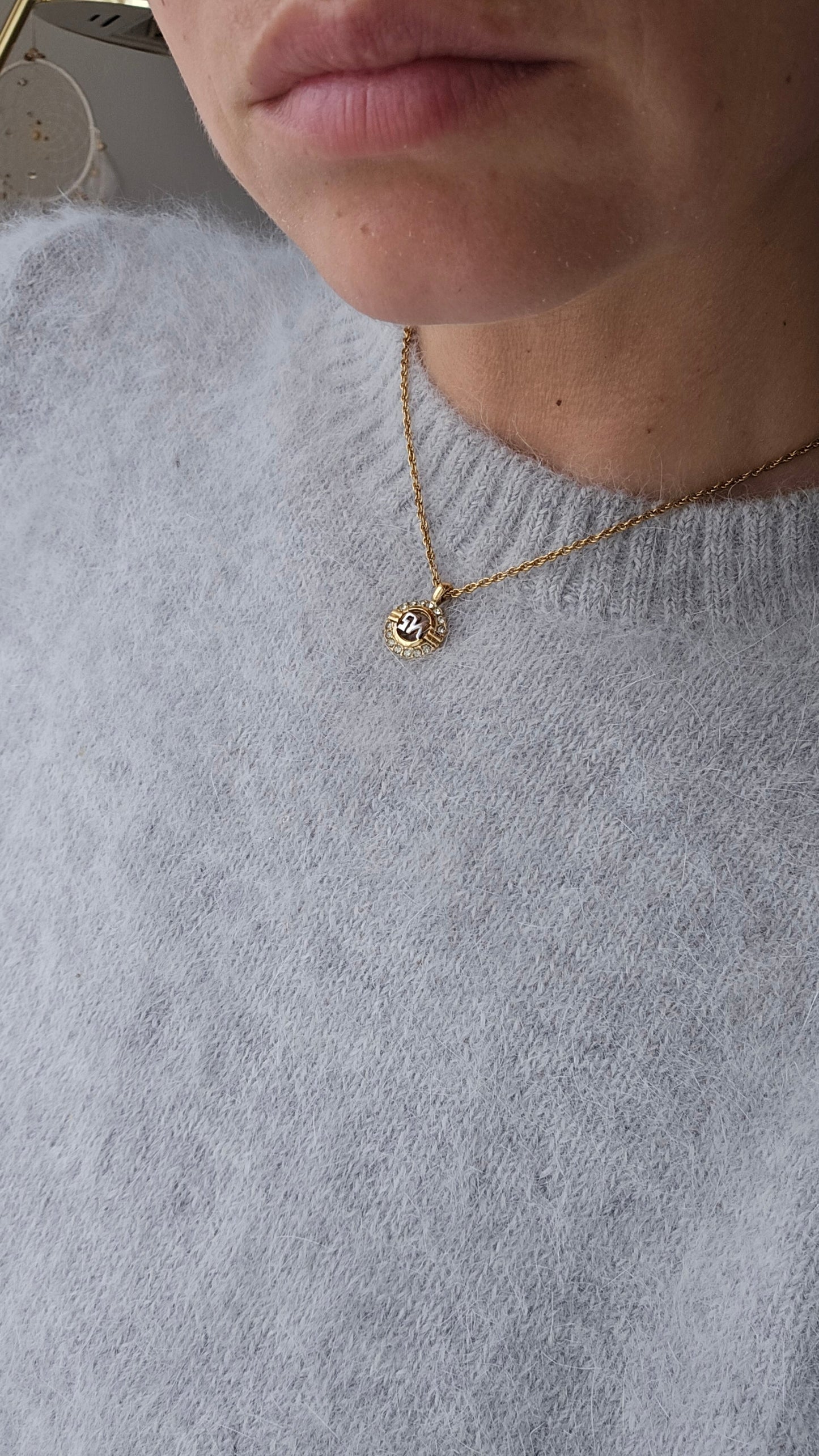 Minimalistinis Nina Ricci kaklo papuošalas