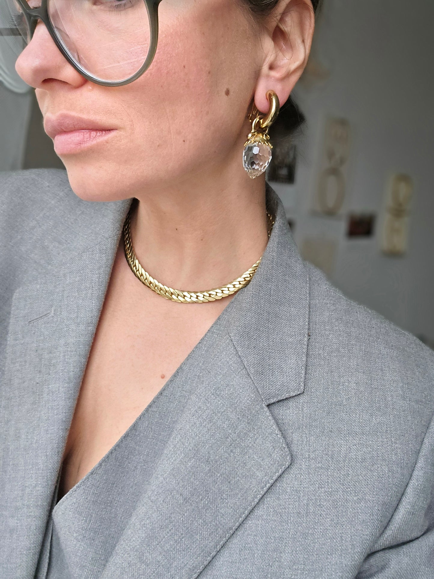 Vintažiniai aukso spalvos klipsai su dideliais krištolo pakabukais