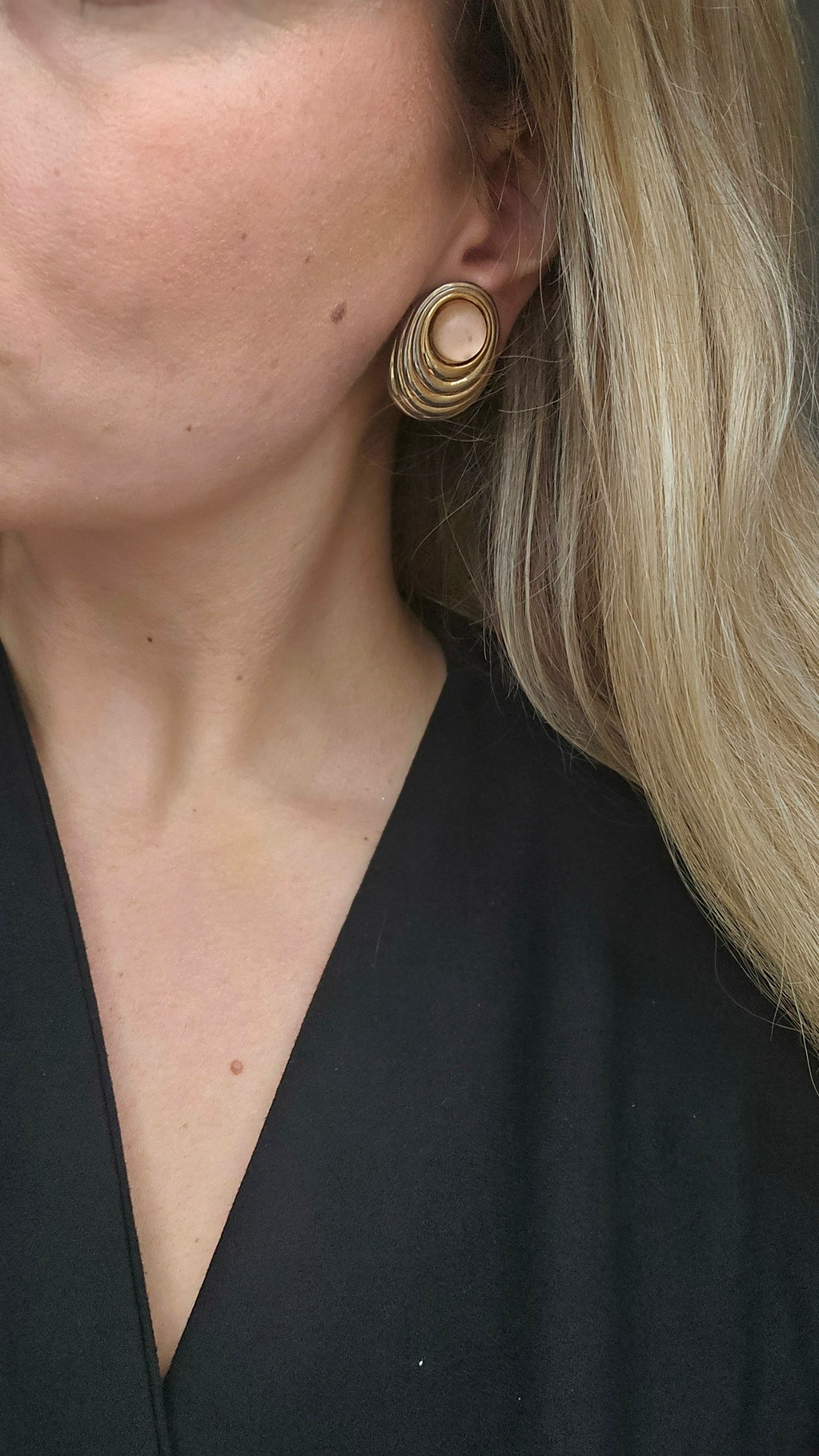 Vintažiniai aukso spalvos klipsai