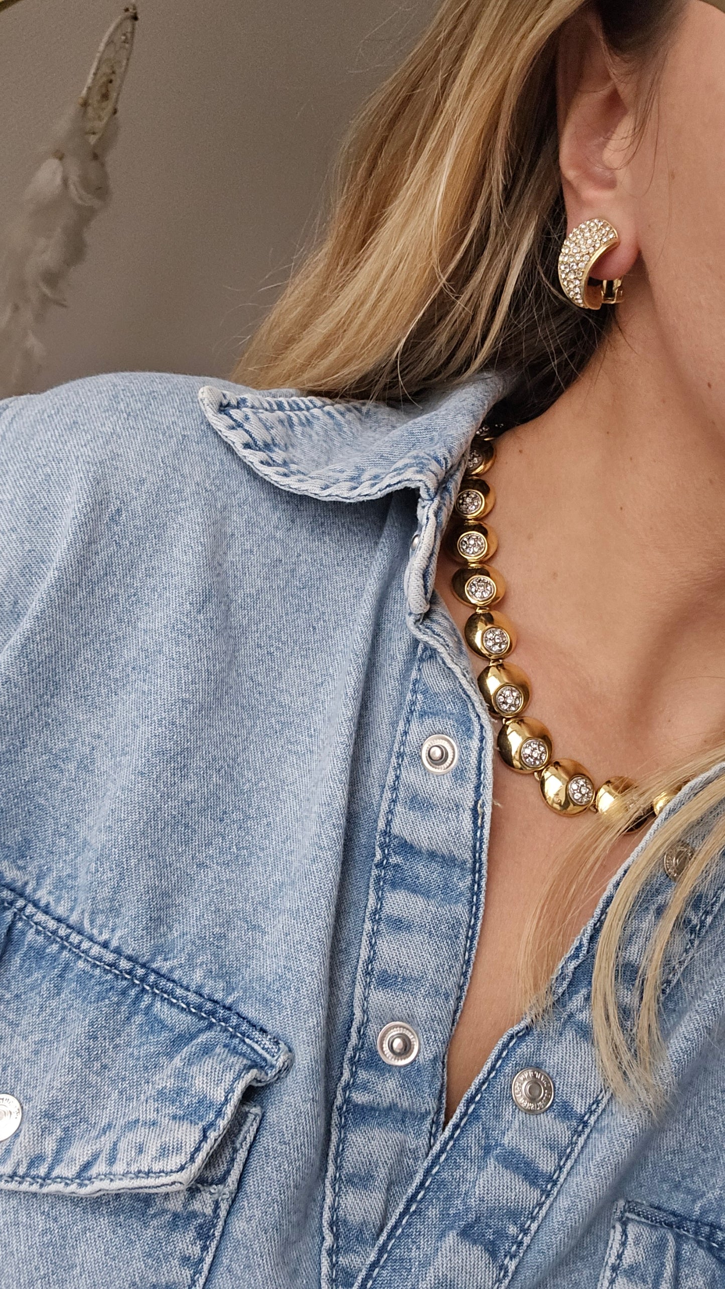 Aukso spalvos klipsai su kristalais