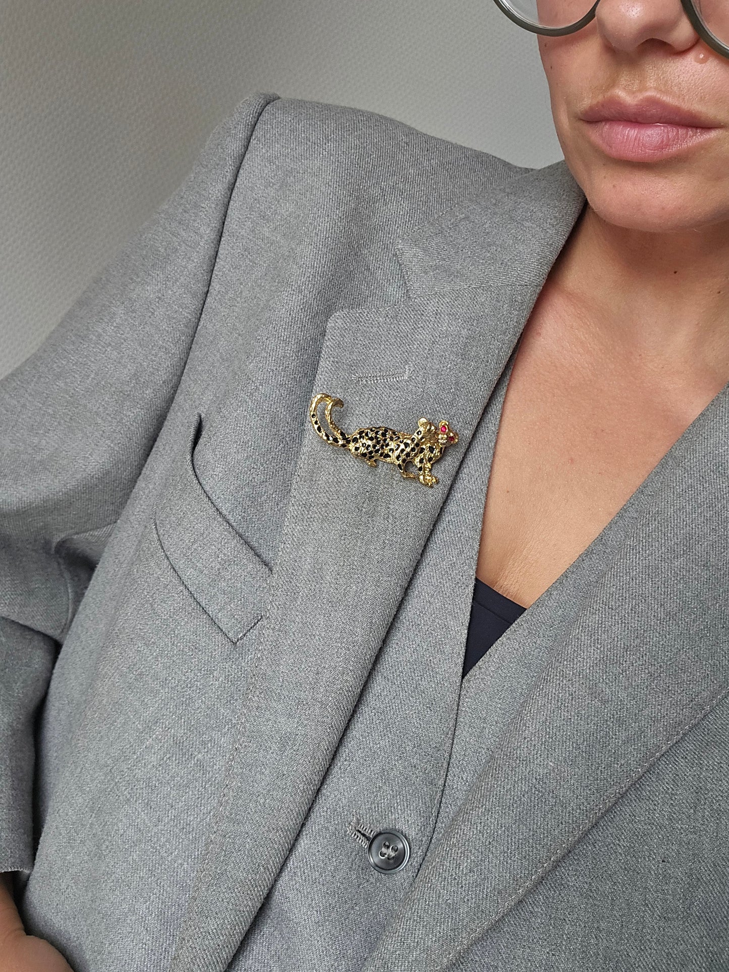 Vintažinė sagė du leopardai