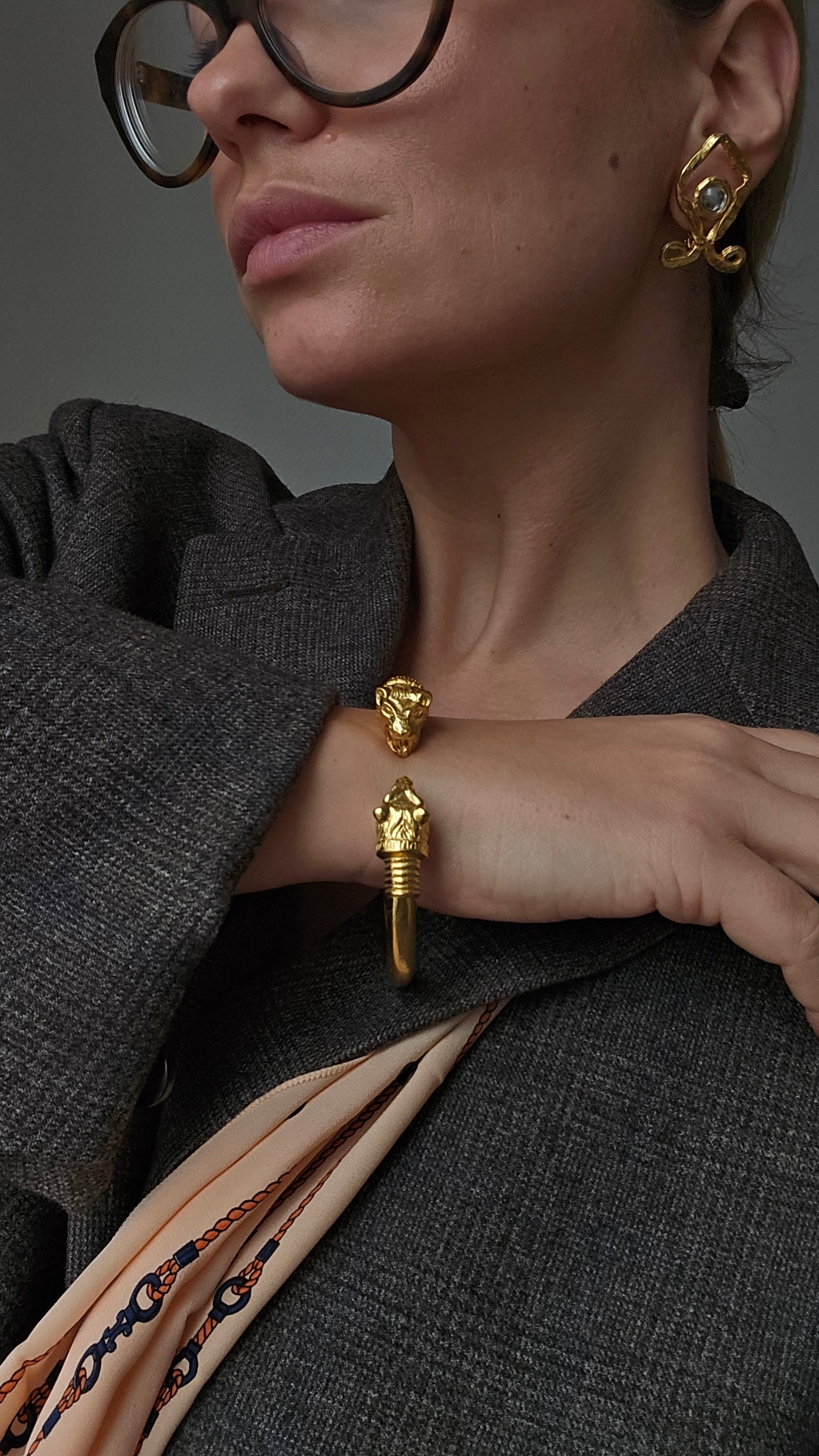 Vintažiniai matinio aukso spalvos klipsai(Prancūzija)