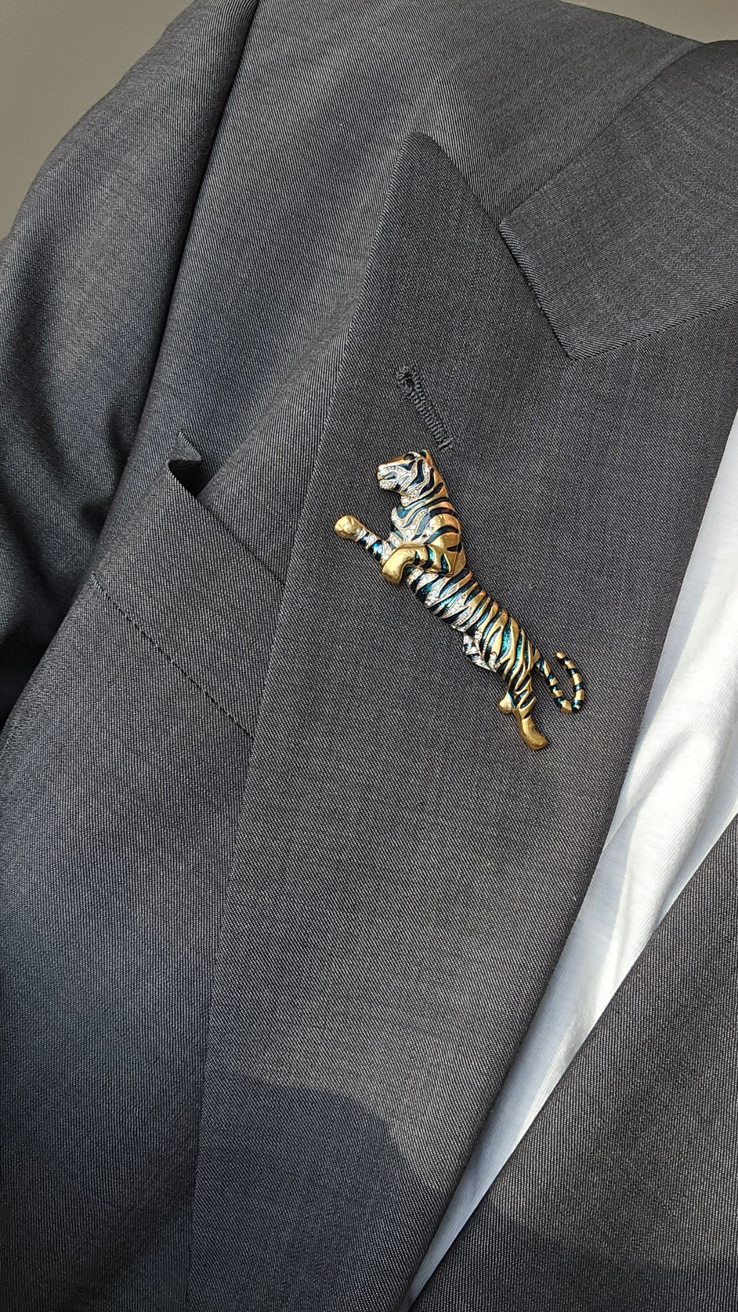 Aukso spalvos sagė tigras su emale ir ktistalais