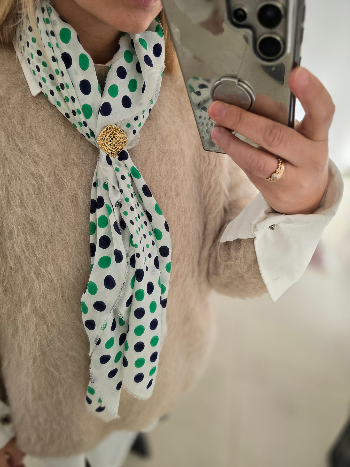 Vintažinė Givenchy šilkinė skarelė