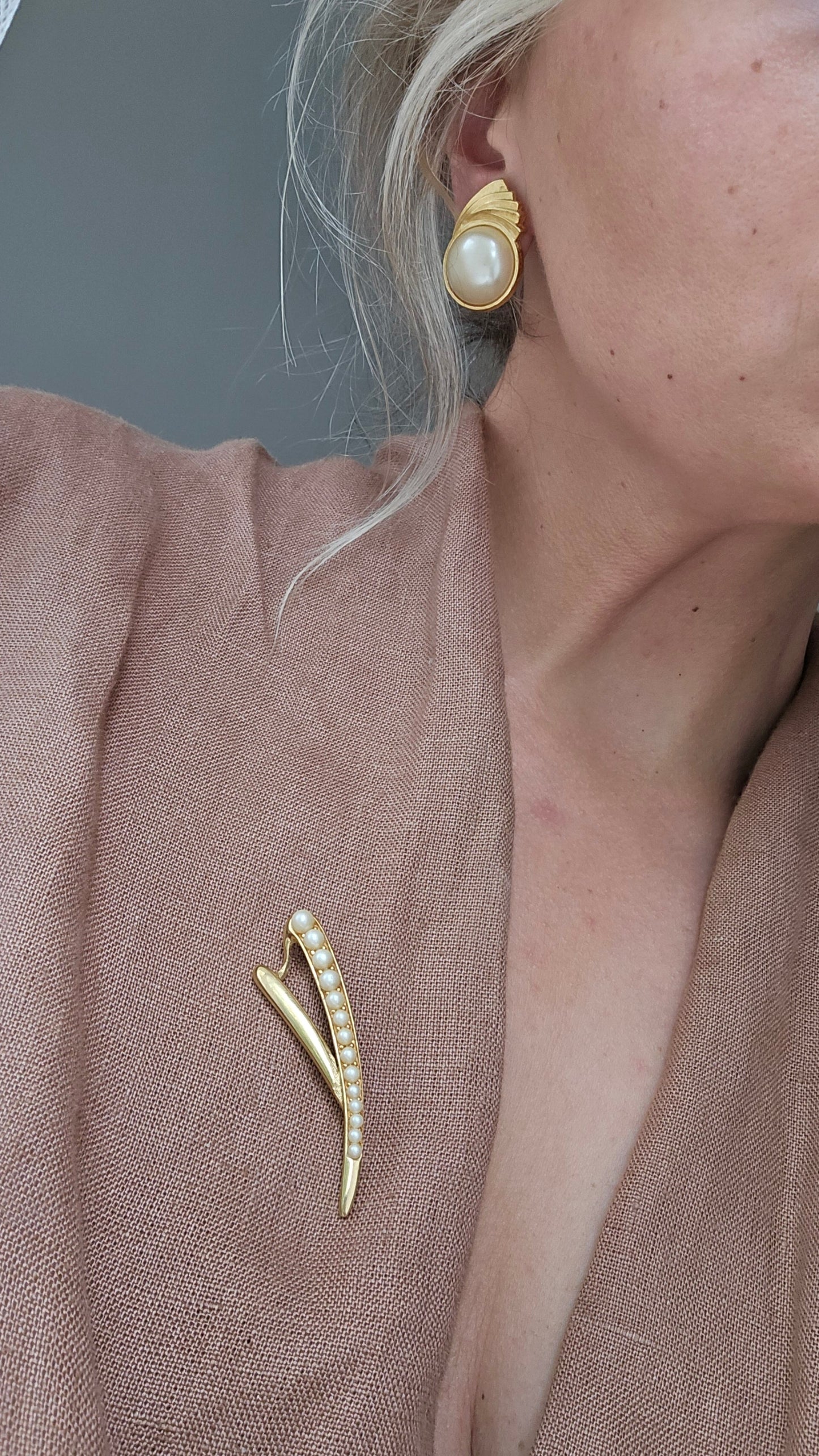 Vintažiniai Givenchy klipsai su akriliniu perlu