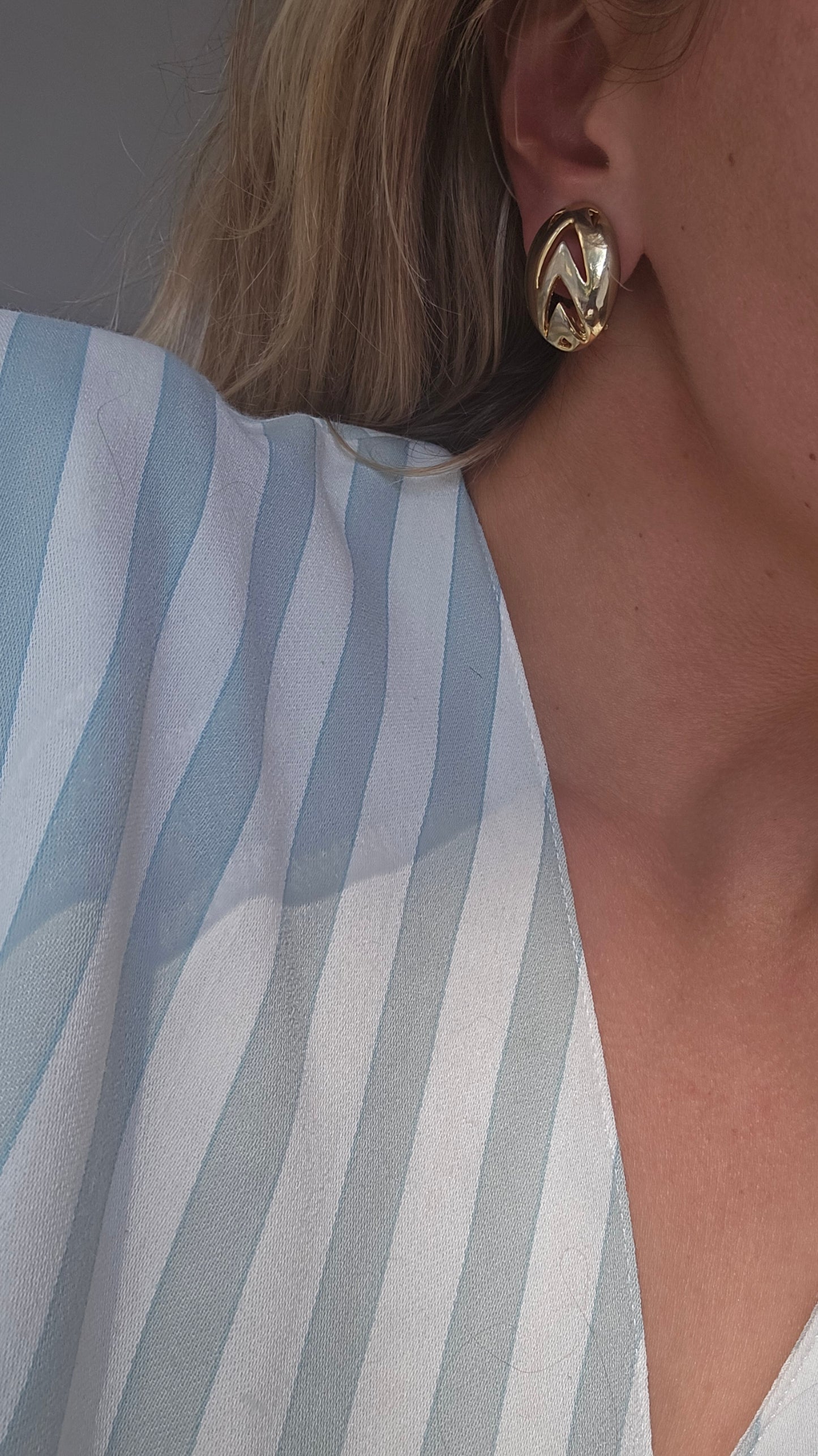 Vintažiniai aukso spalvos klipsai