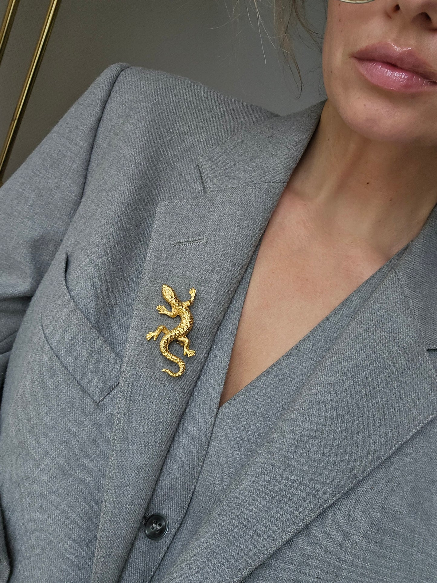 Aukso spalvos apyrakė griežas