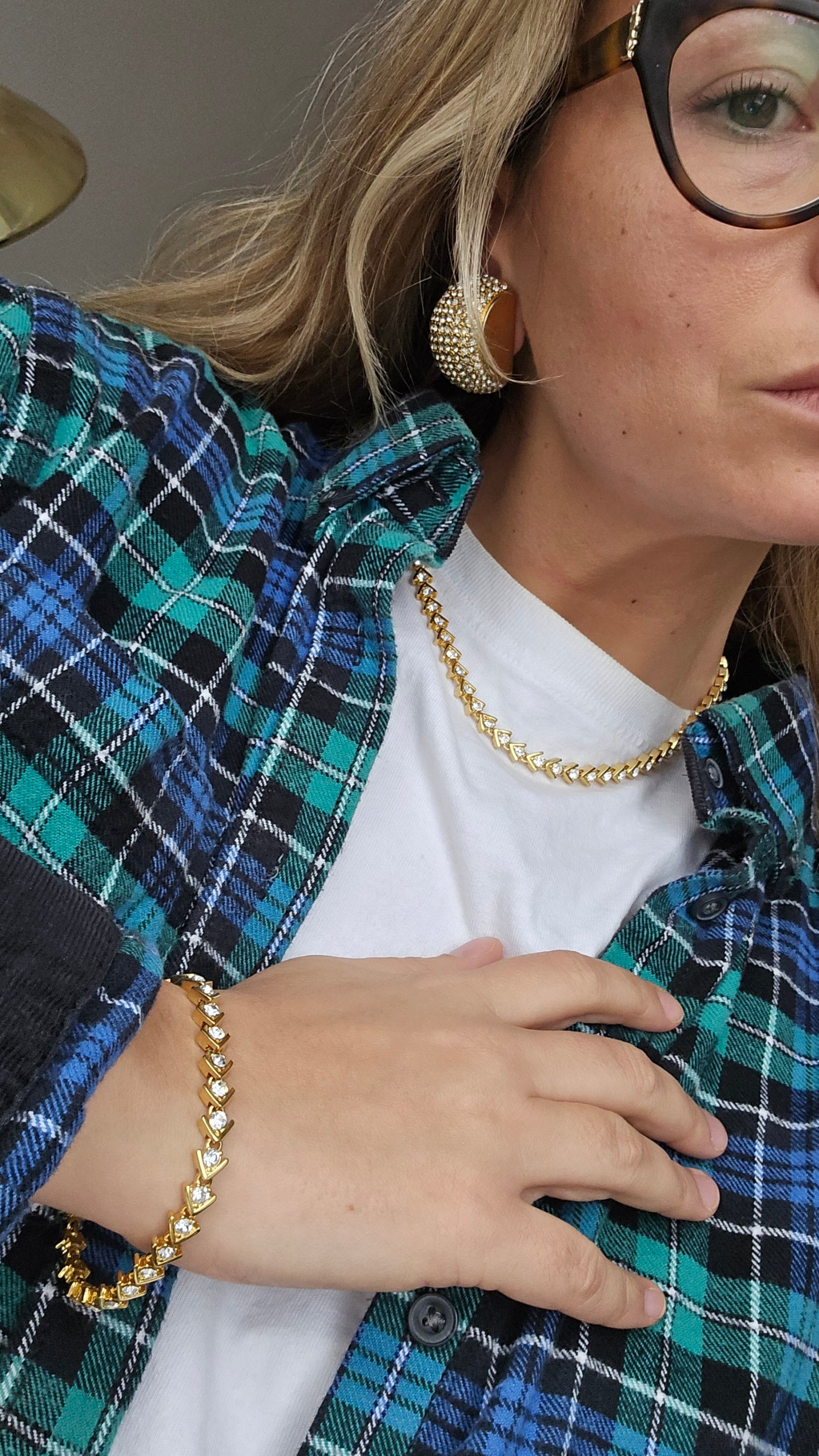 Aukso spalvos komplektas kaklo papuošalas + apyrankė