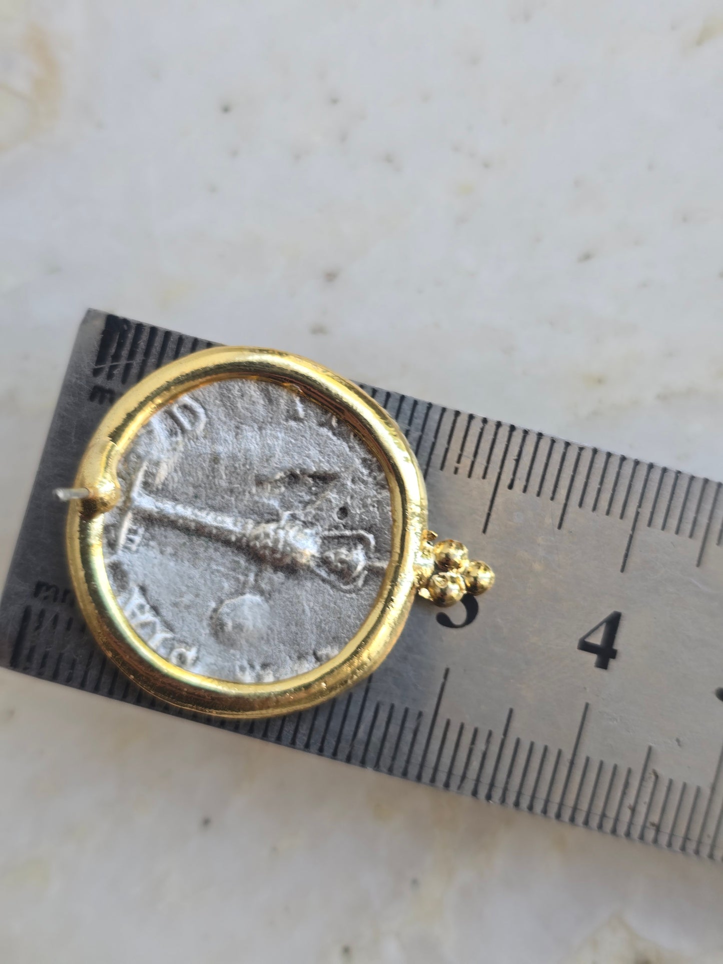 Aukso spalvos auskarai monetos