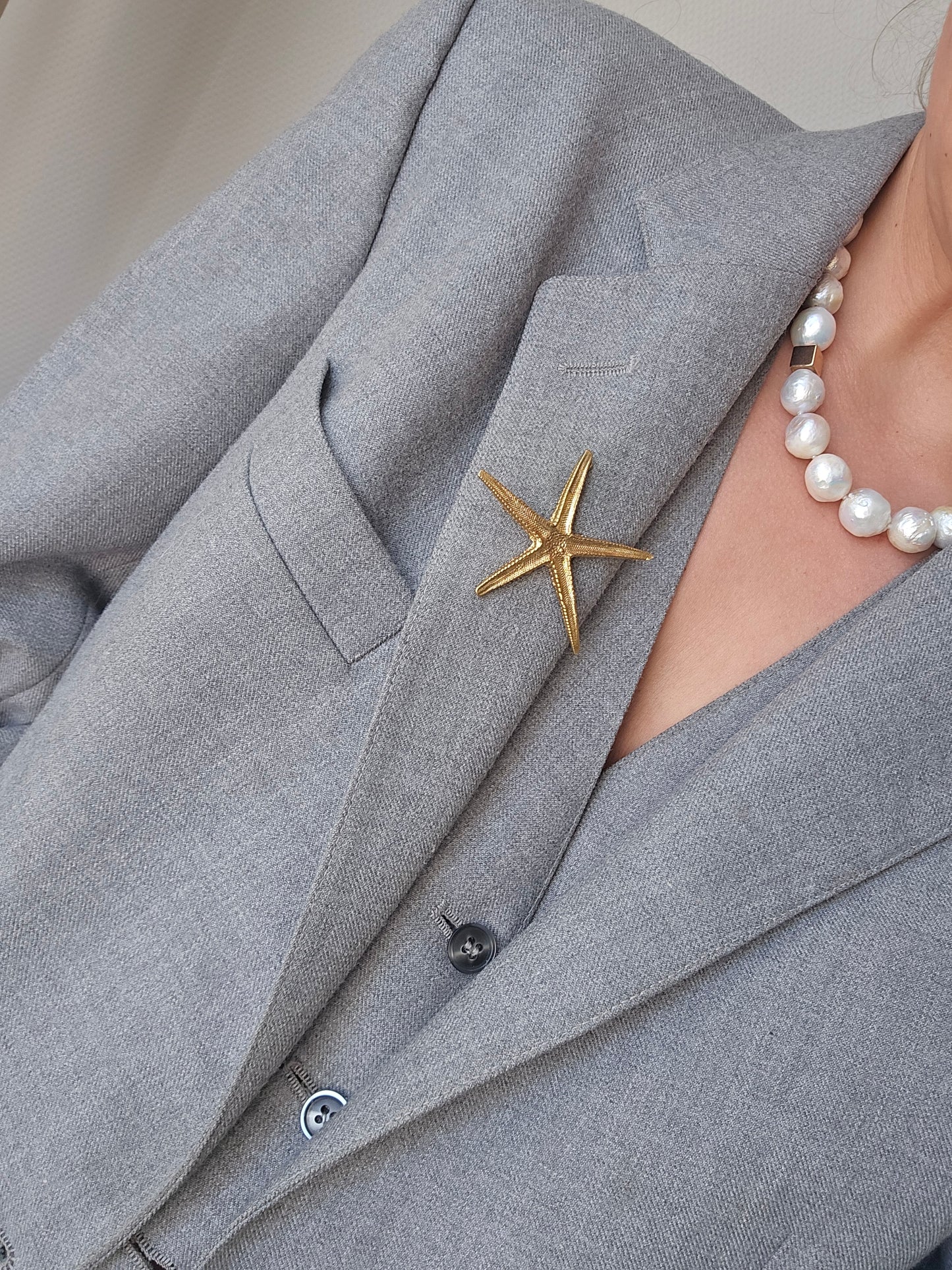Gold color sea star brooch pin