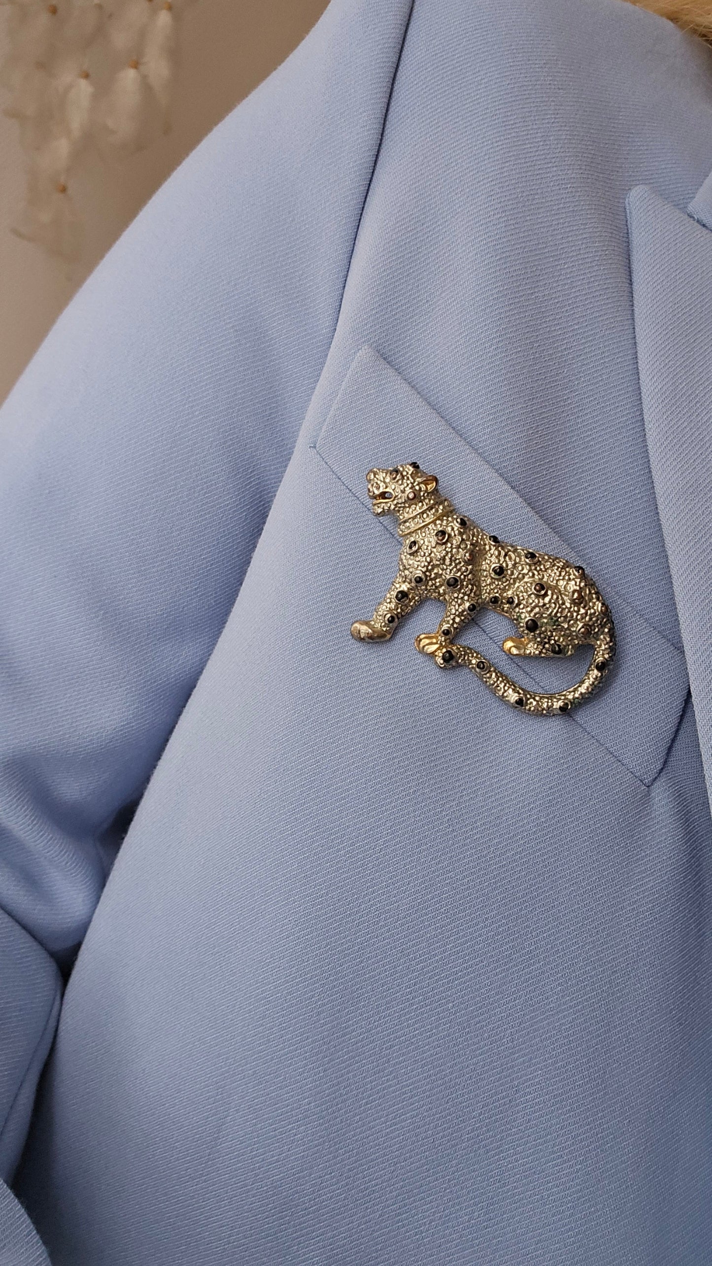 Vintažinė sagė leopardas