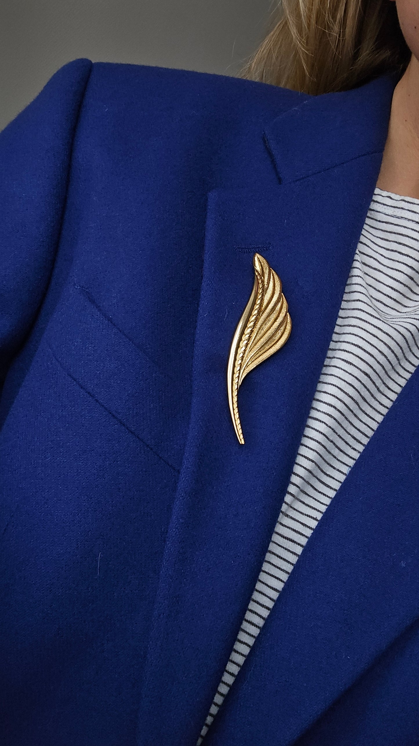 Vintažinė Christian Dior sagė plunksna