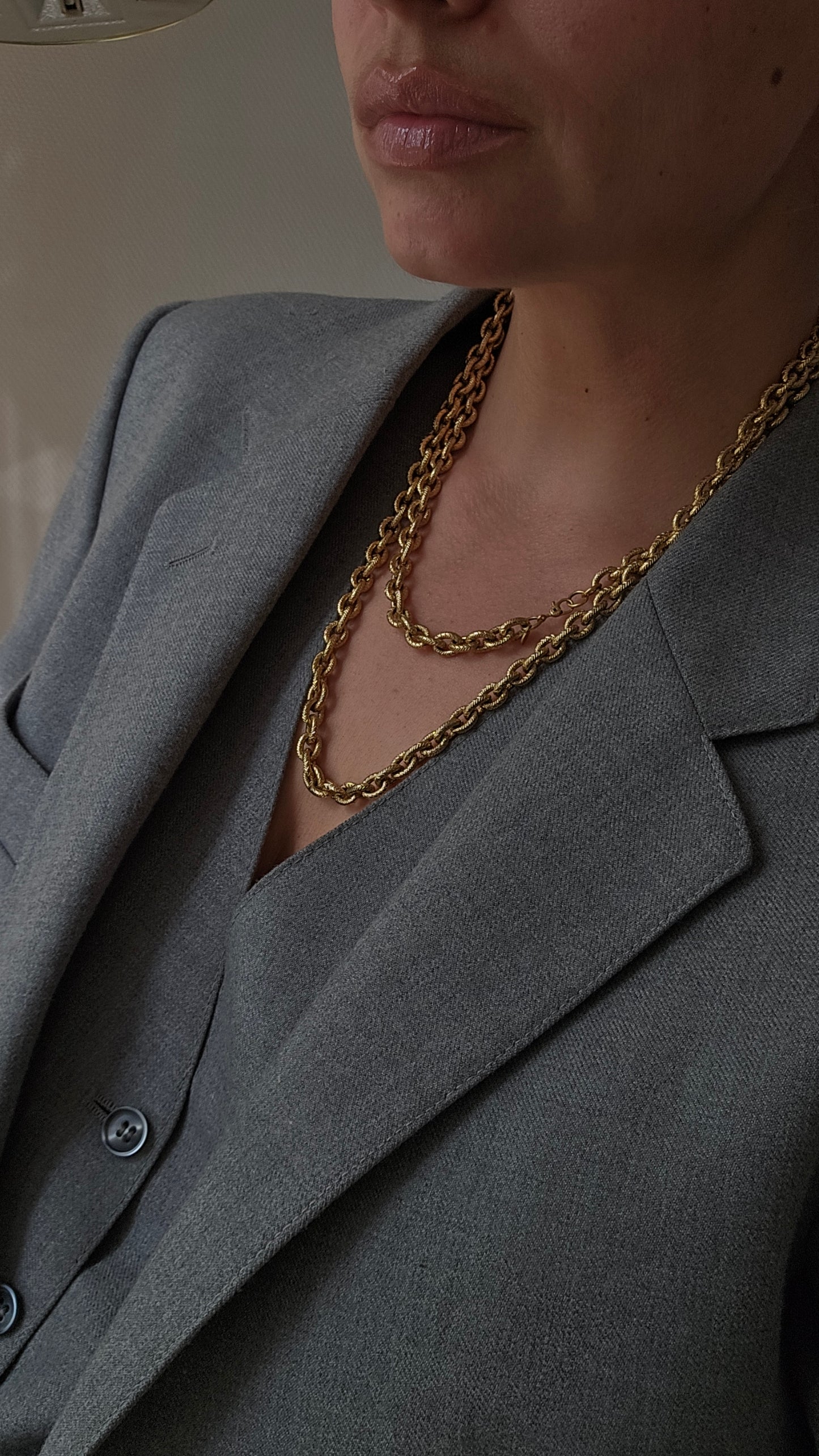 Vintažinis ilgas paauksuotas Monet kaklo papuošalas