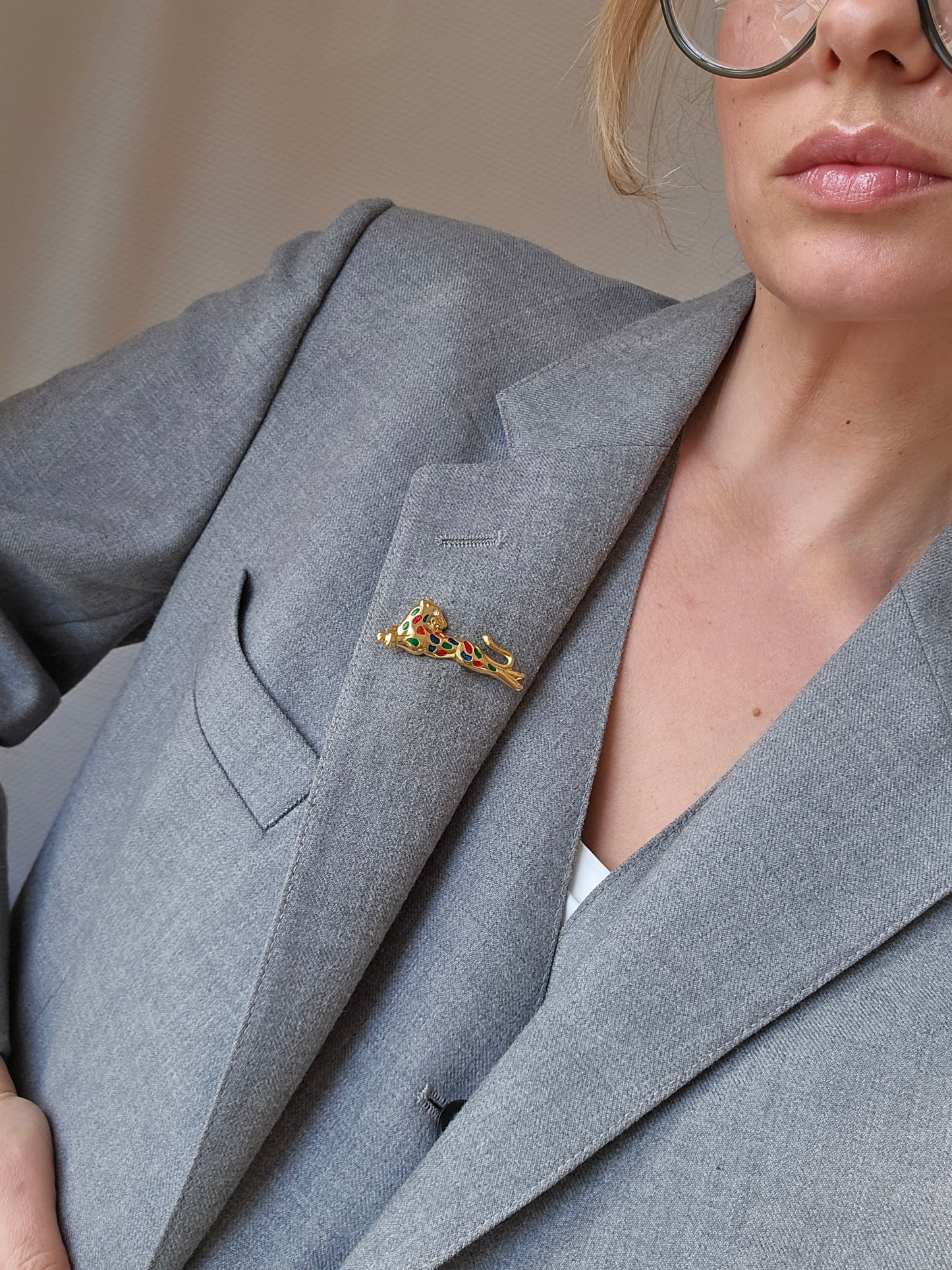 Vintažinė aukso spalvos sagė leopardas