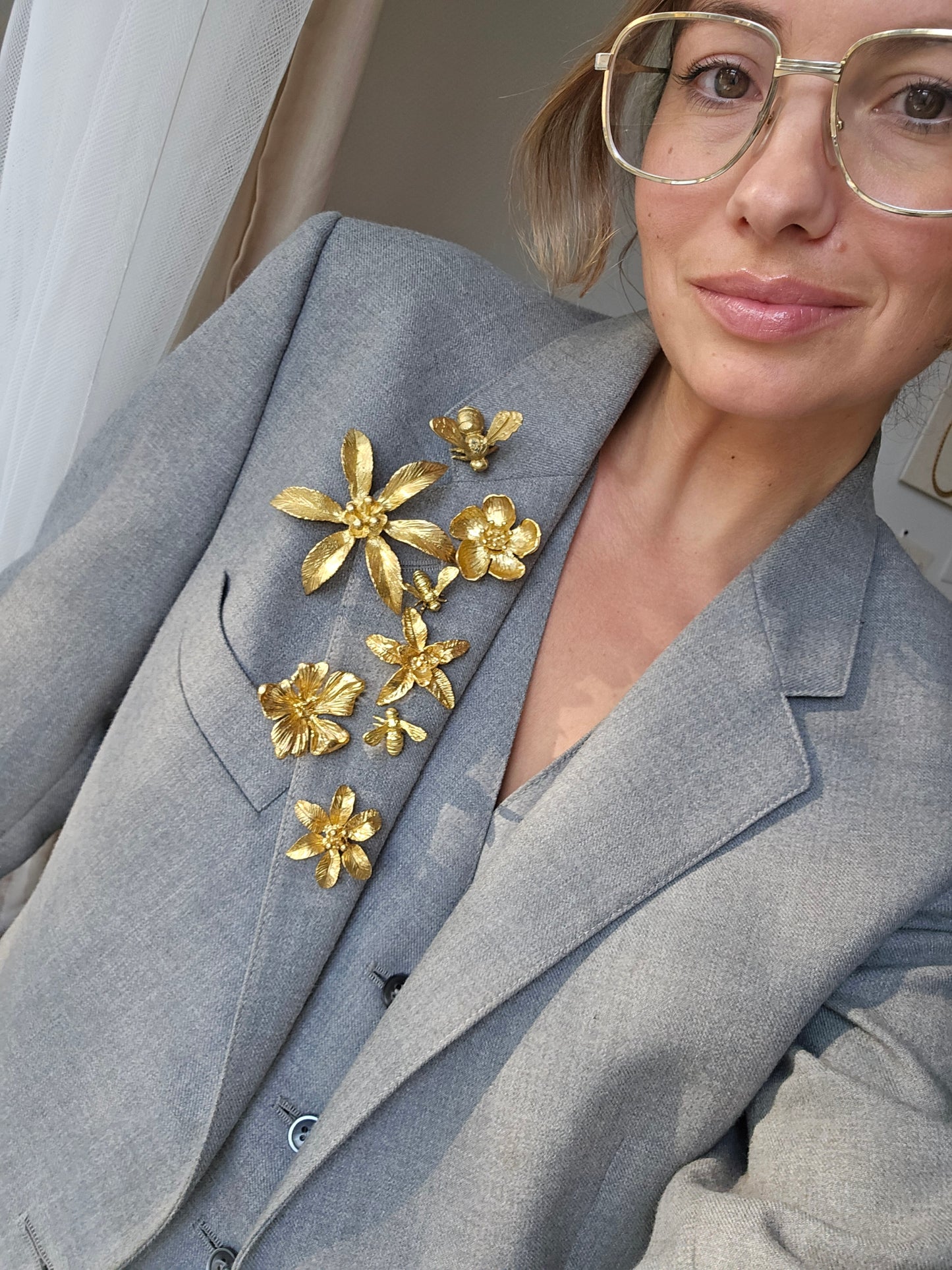 Sagė smeigtukas maža bitė