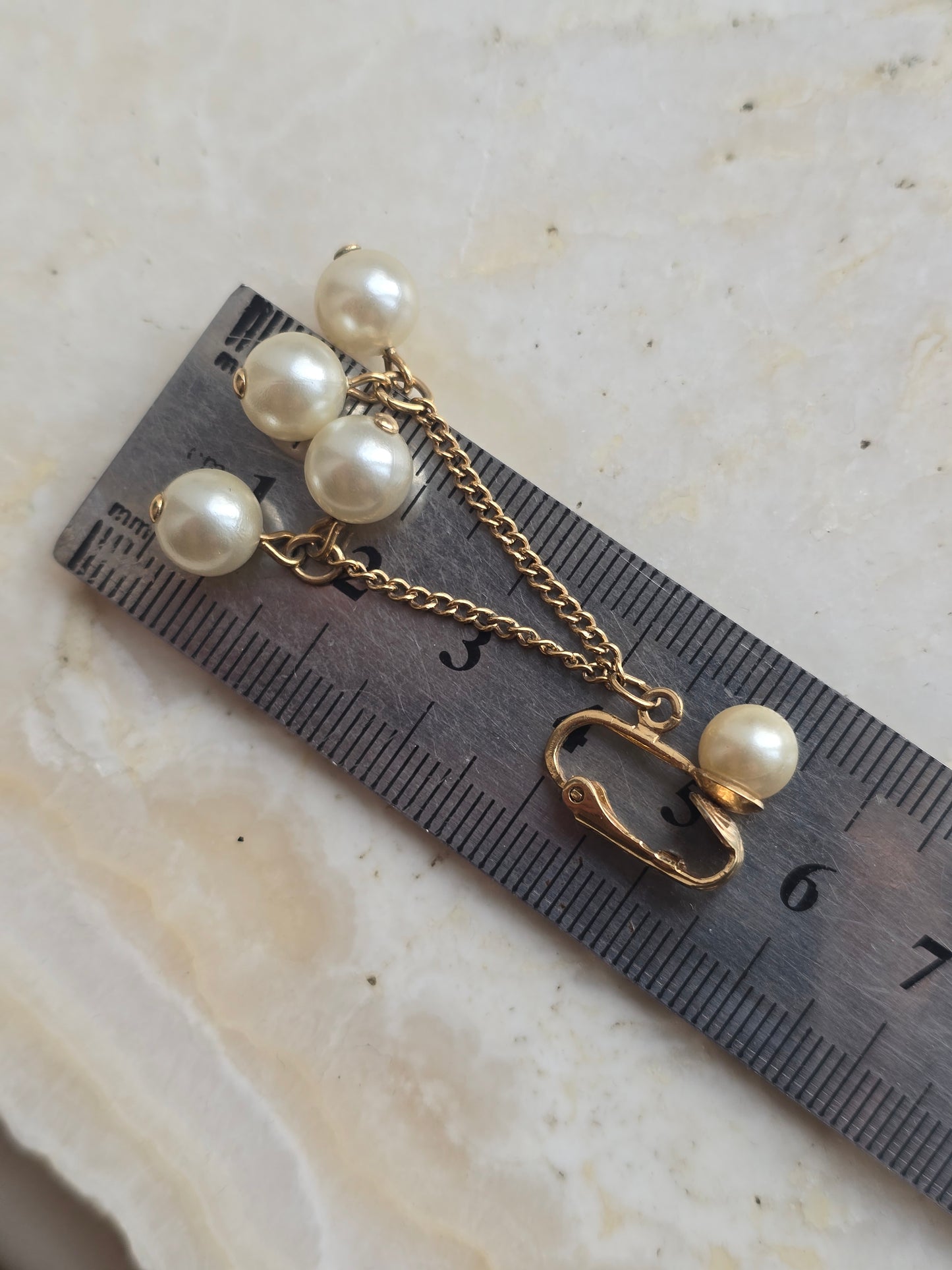 Vintažiniai Sarah Coventry klipsai su akriliniais perlais