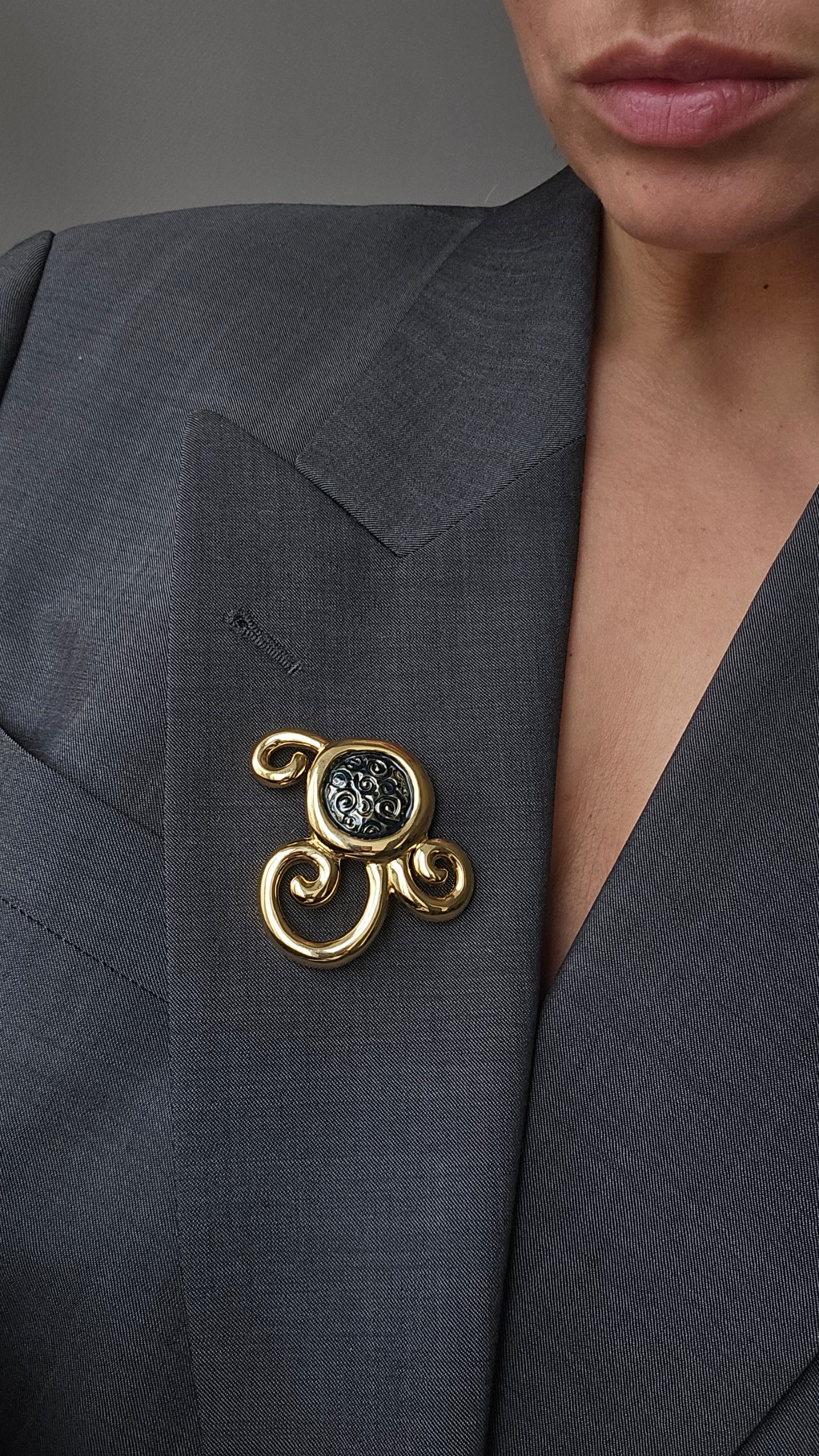 Vintažinė Givenchy sagė