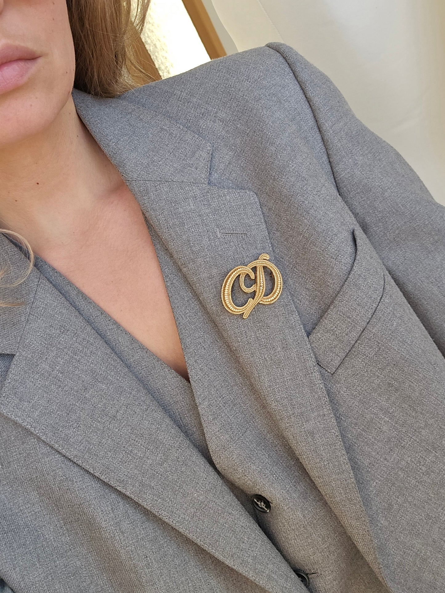 Vintažinė CHRISTIAN DIOR sagė originalioje dėžutėje