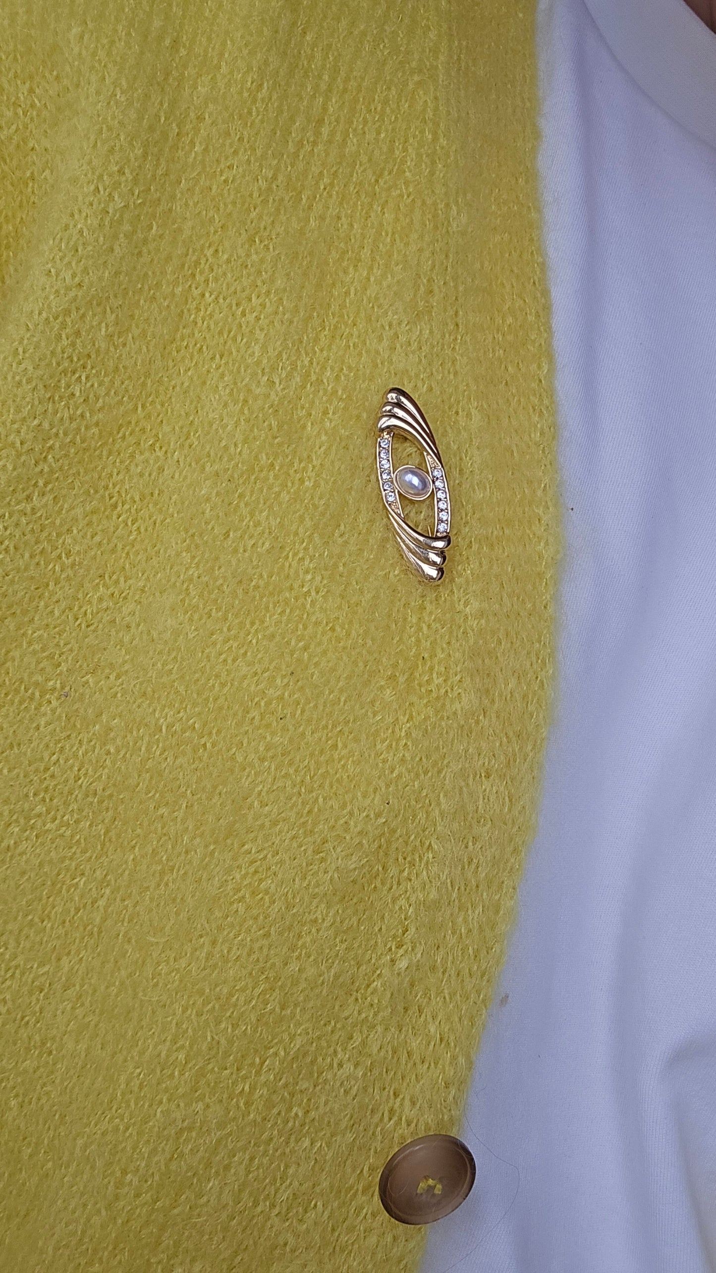 Aukso spalvos sagė su akriliniu perliuku