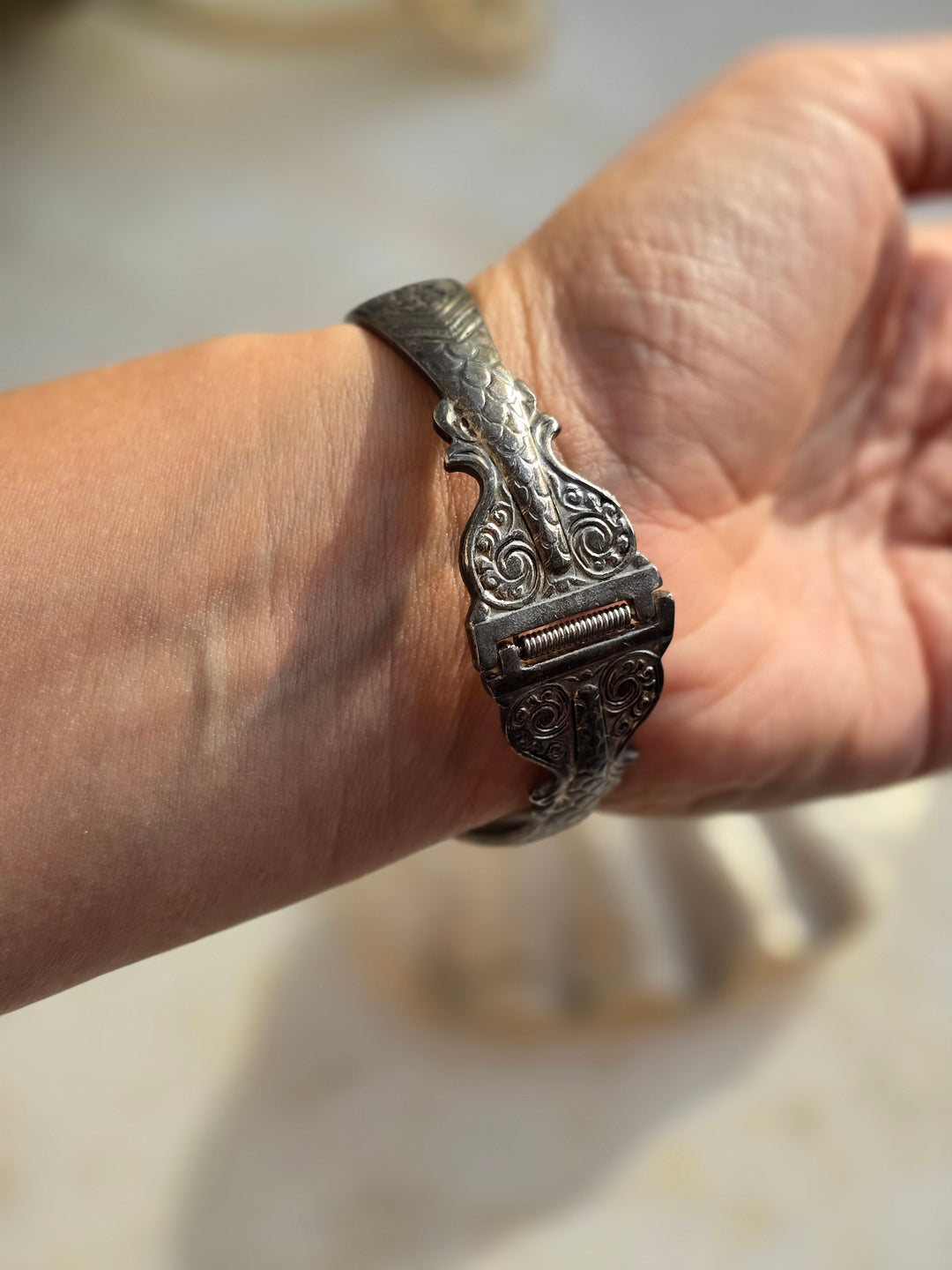 Sidabro spalvos apyrankė gyvatė