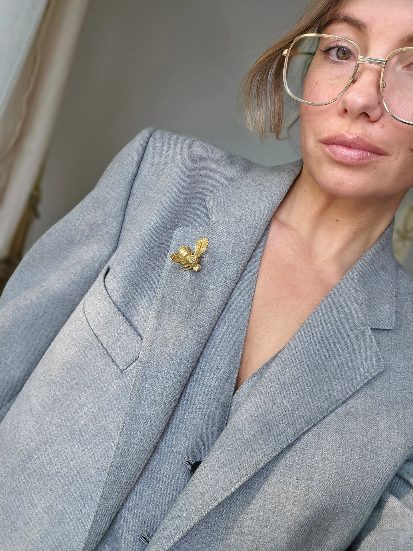 Sagė smeigtukas didelė bitė