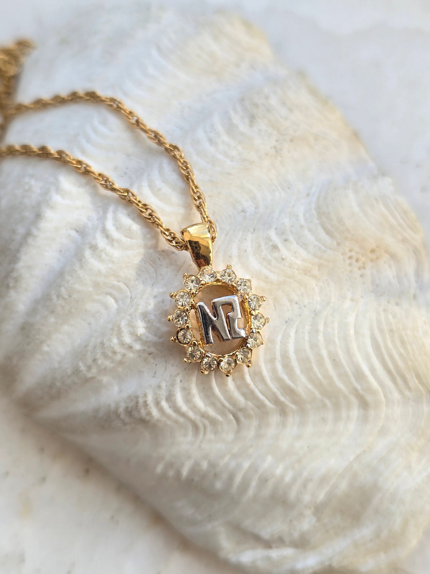 Vintažinis paauksuotas Nina Ricci kaklo papuošalas