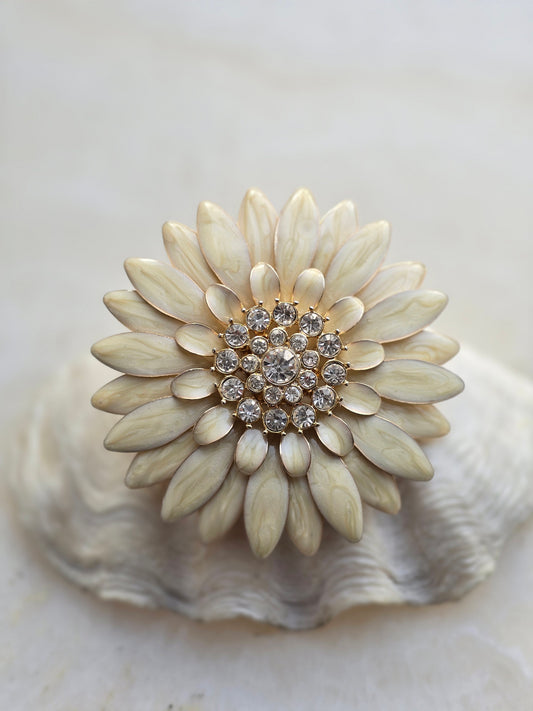 Vintažinė masyvi sagė gėlė dengta emale