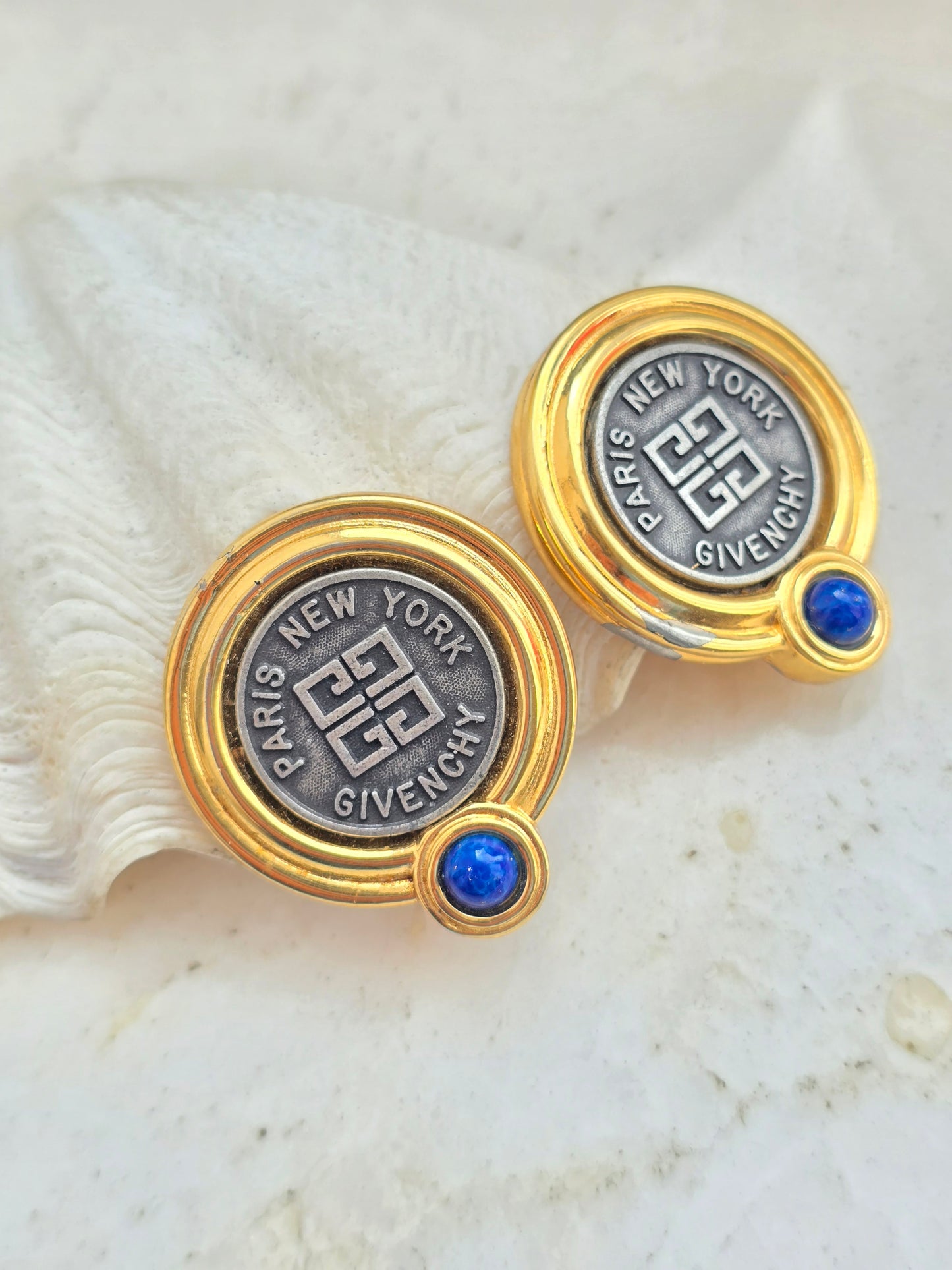Vintažiniai GIVENCHY aukso spalvos klipsai su lazurito akmenuku