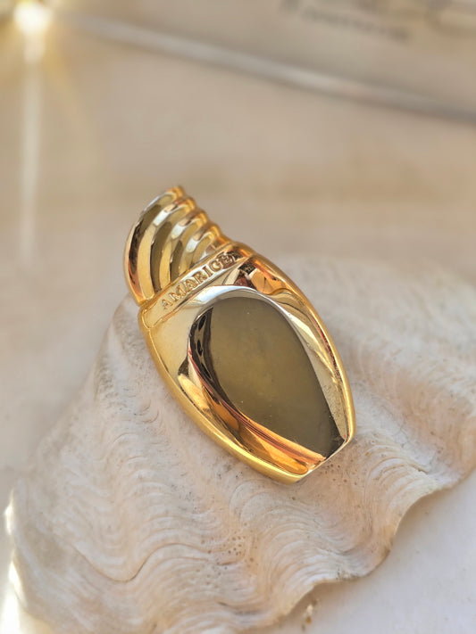 Vintažinė GIVENCHY sagė kvepalų buteliukas