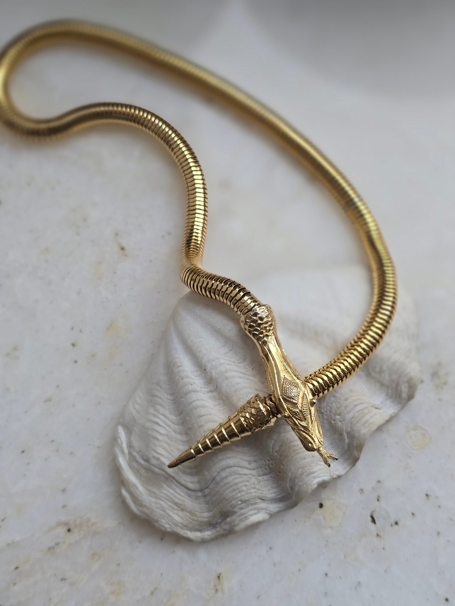 Vintažinis kaklo papuošalas gyvatė