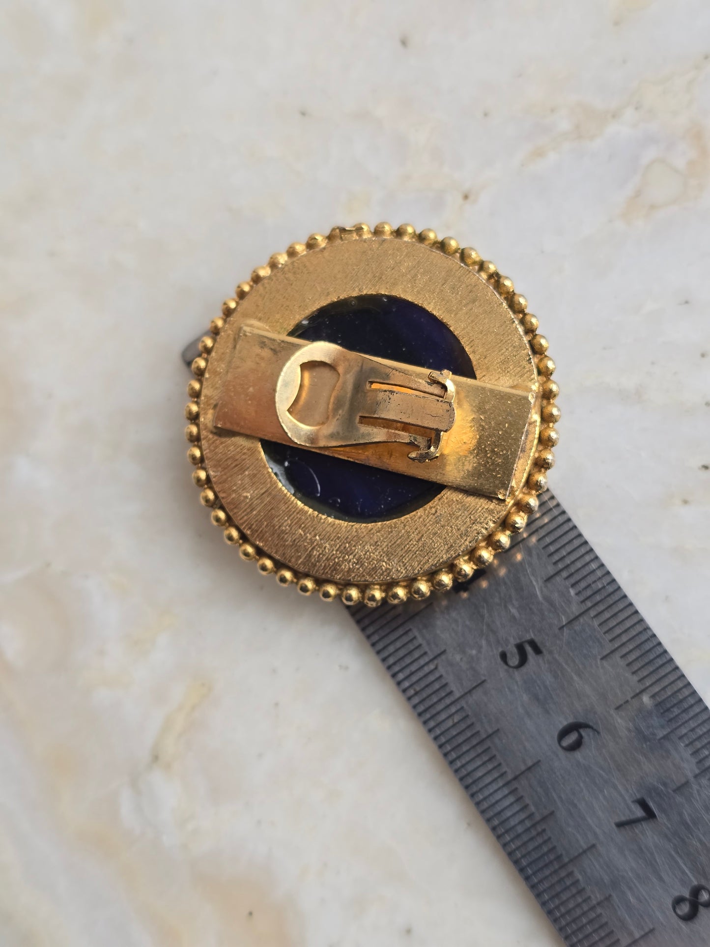 Vintažiniai aukso spalvos klipsai su kriauklės perlamutru