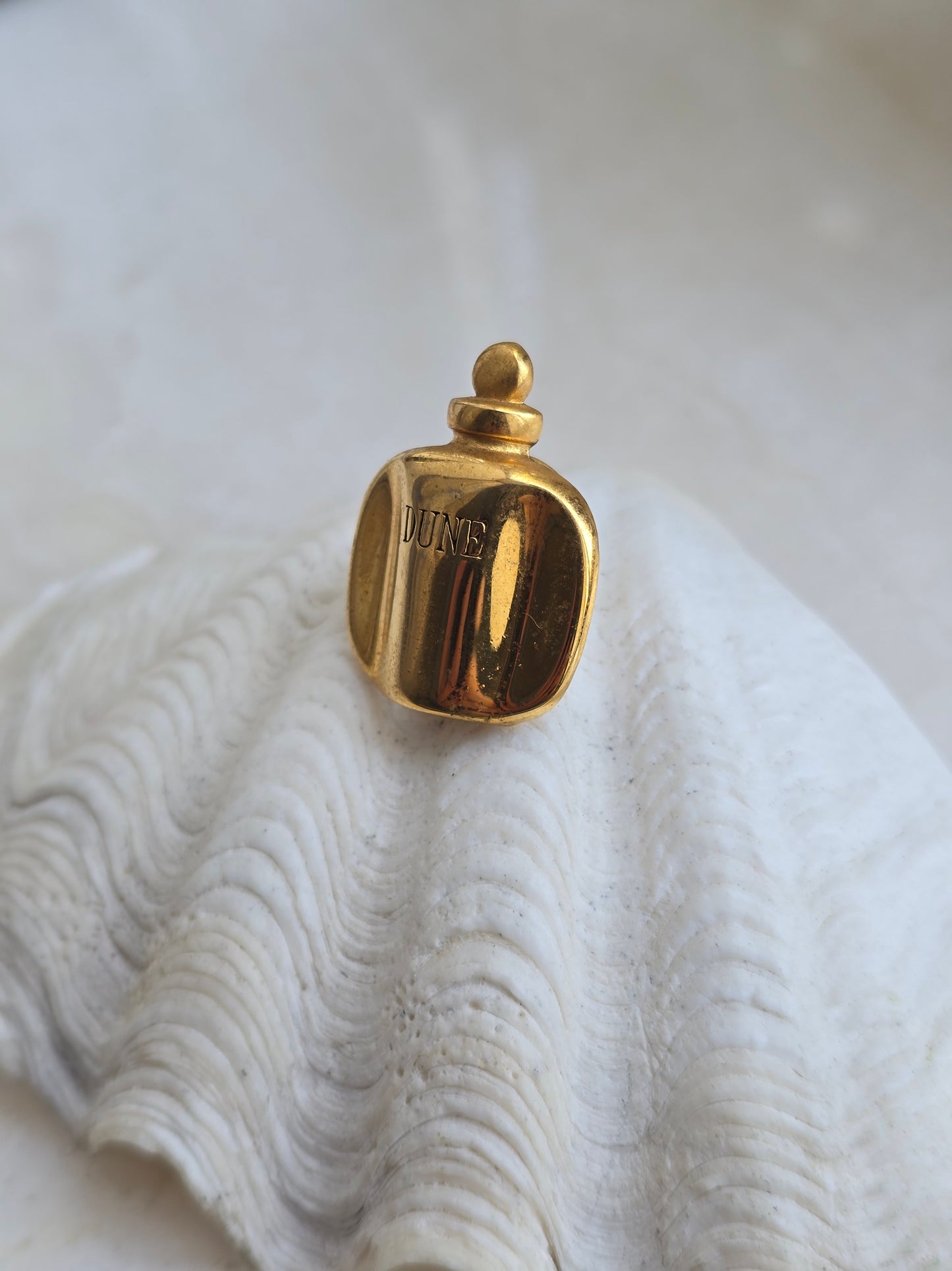 Vintažinė Christian Dior sagė kvepalų buteliukas