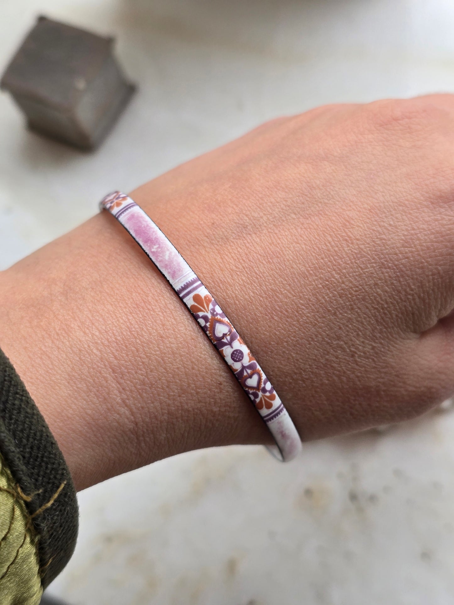 Vintažinė MICHAELA FREY TEAM emaliu dengta apyrankė