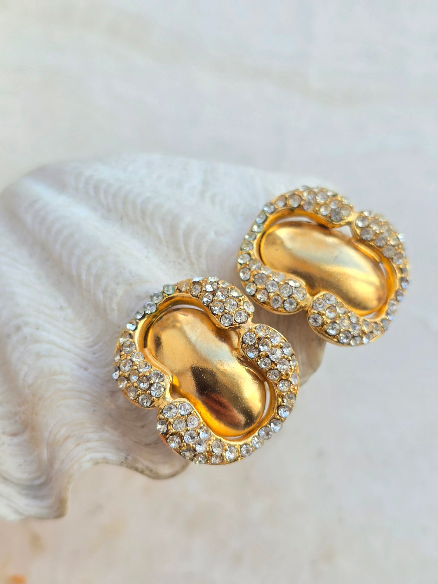 Vintažiniai aukso spalvos klipsai