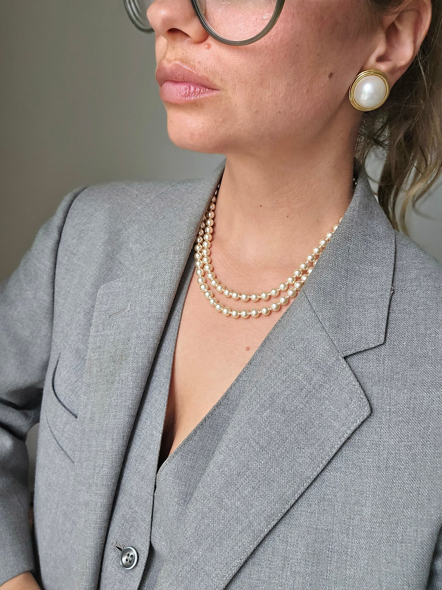 Vintažiniai VOGUE BIJOUX klipsai su stikliniais perlų kabošonais