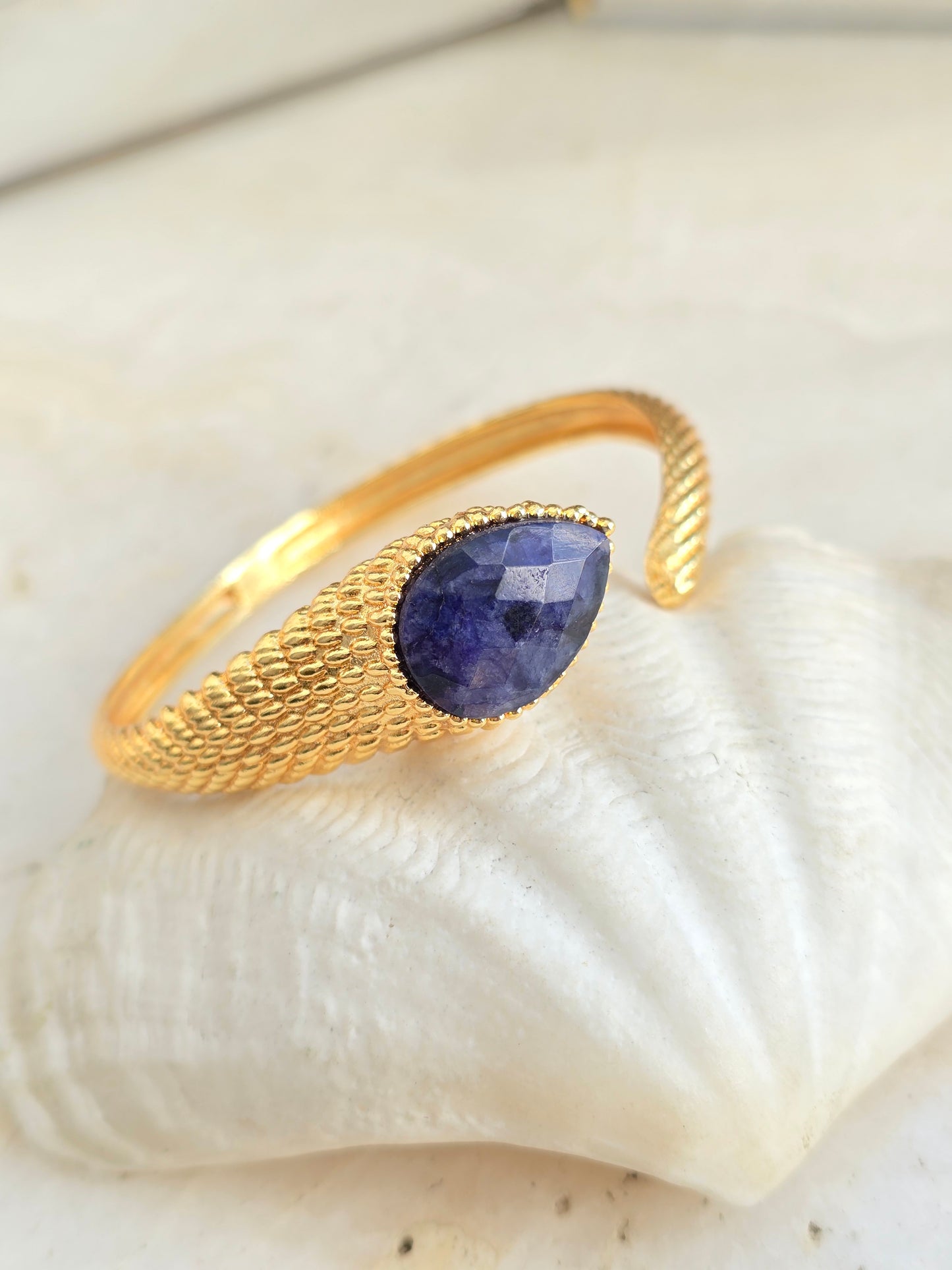 Aukso spalvos apyrankė gyvatė su natūraliais agato,ametisto ir labrodarito akmenukais