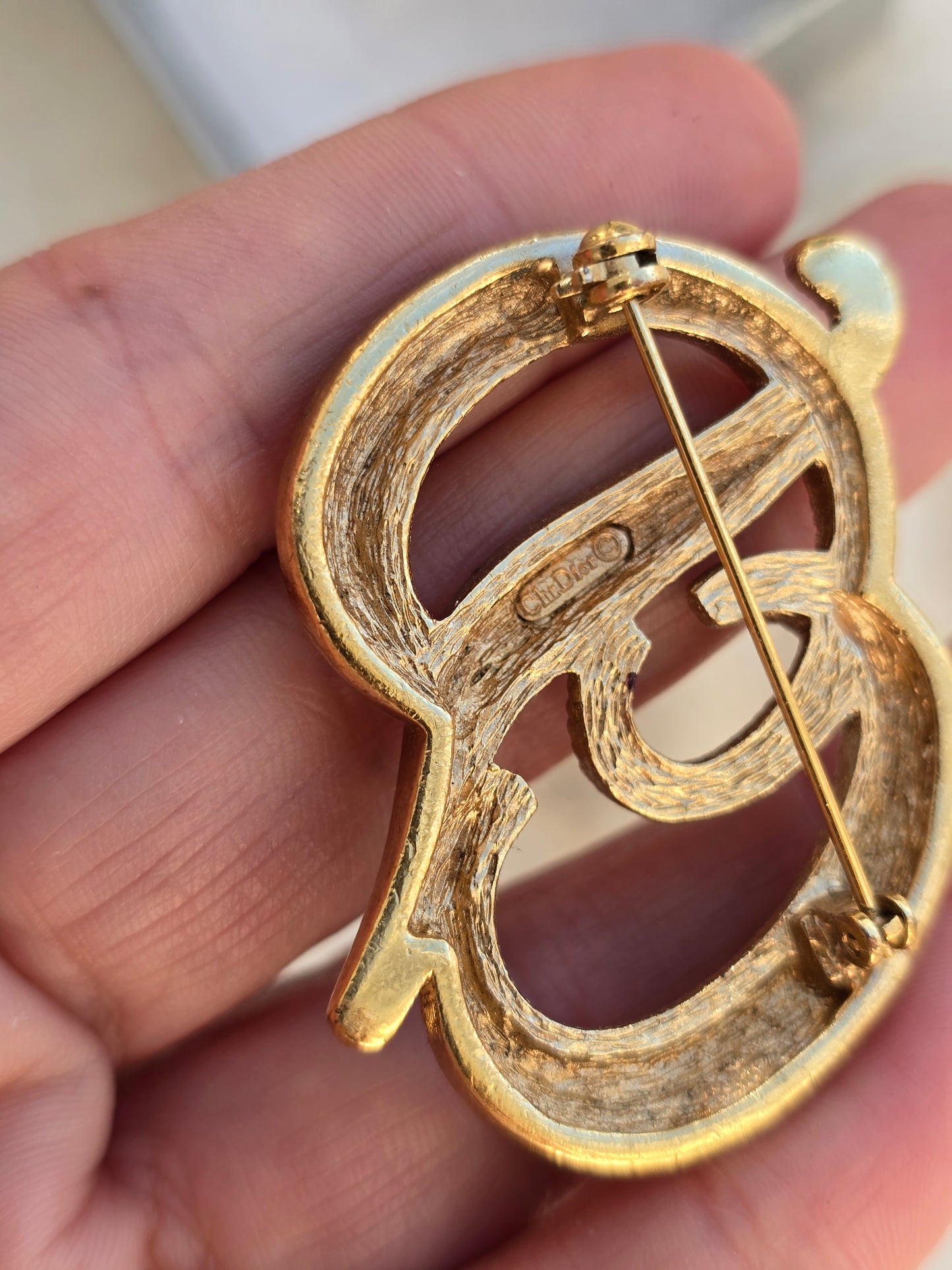 Vintažinė CHRISTIAN DIOR sagė originalioje dėžutėje