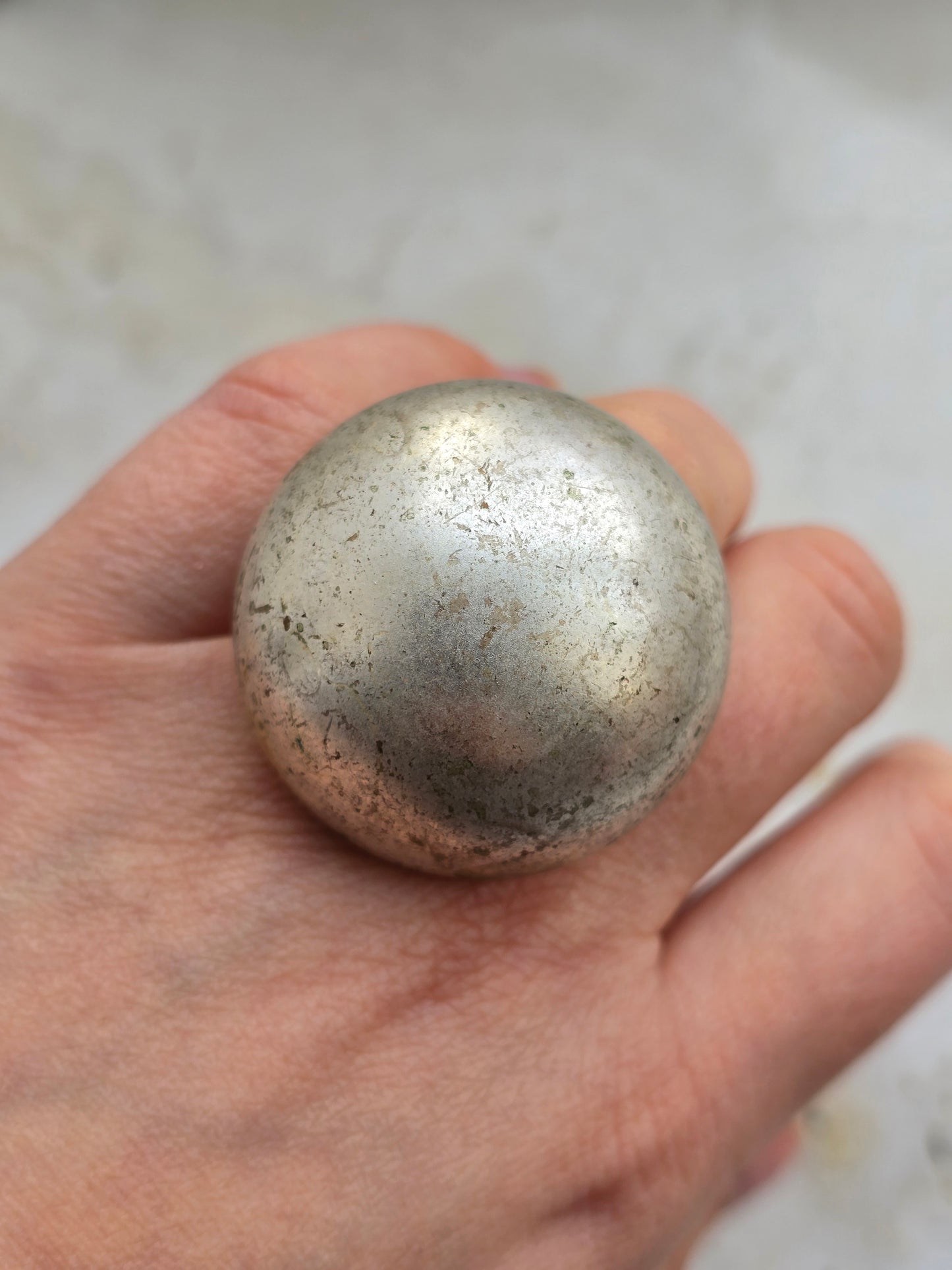 Matinio sidabro spalvos apvalus žieda MAXI