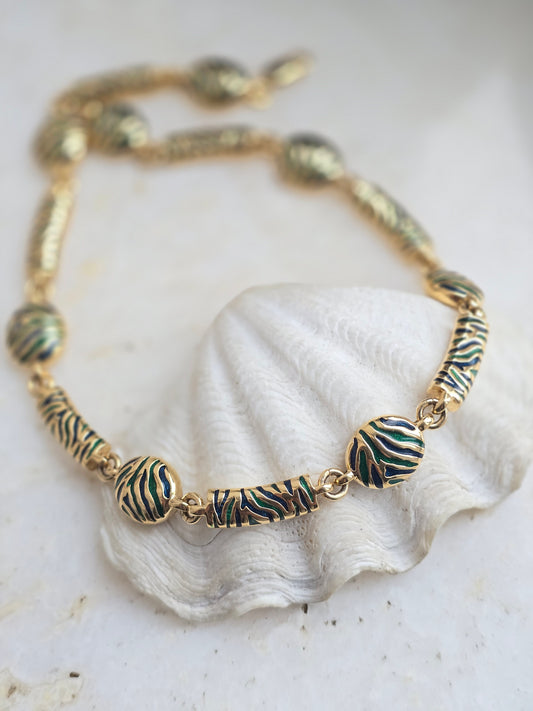 Vintažinis aukso spalvos kaklo papuošalas su emale