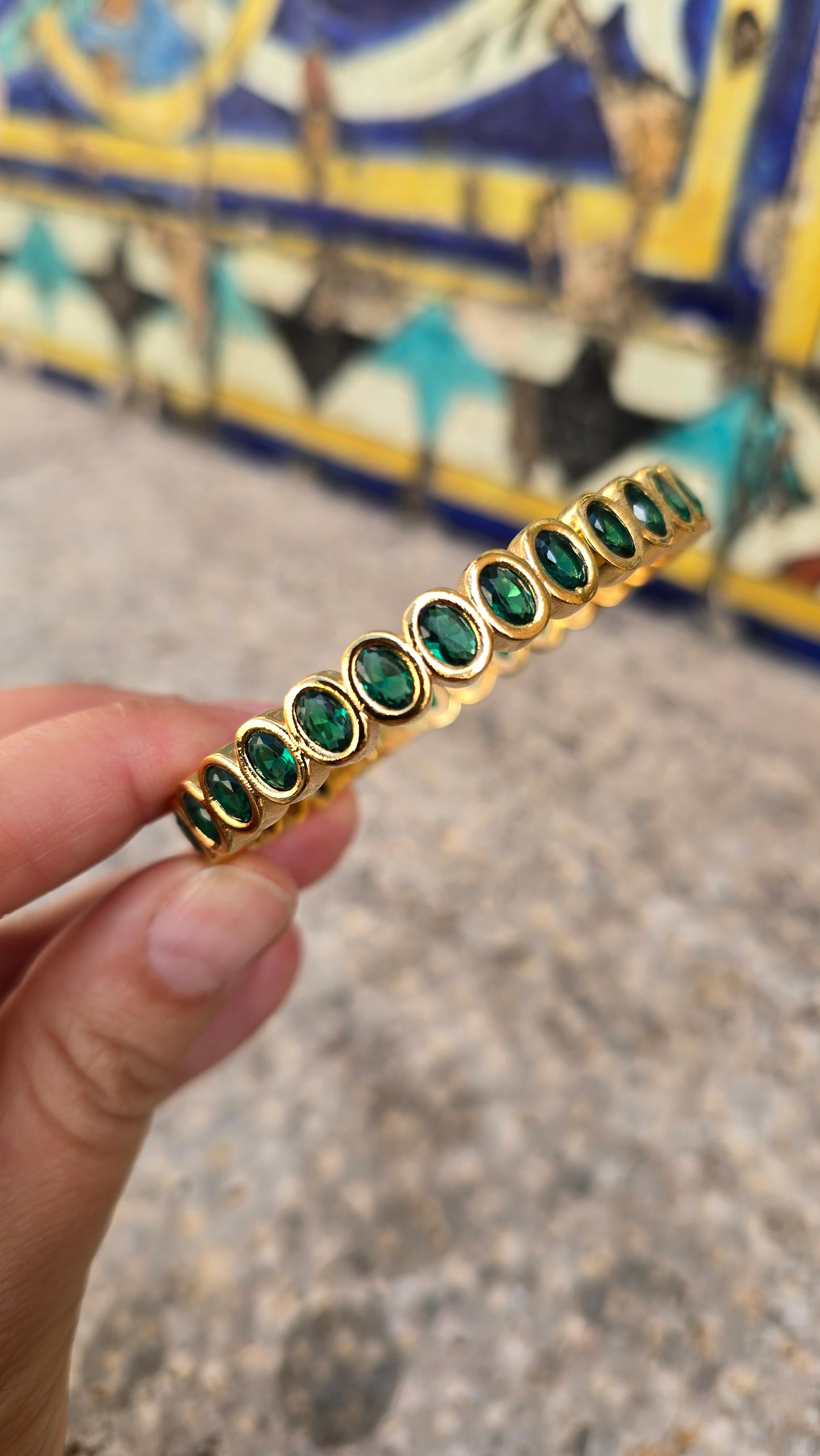 Aukso spalvos apyrankė su stiklo kristalais