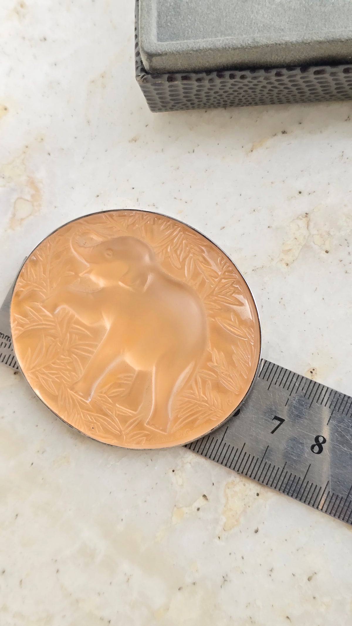 Vintažinė LALIQUE krištolo sagė dramblys originalioje dėžutėje