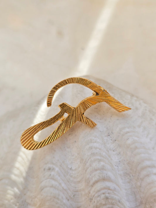 Vintažinė aukso spalvos sagė raidė F