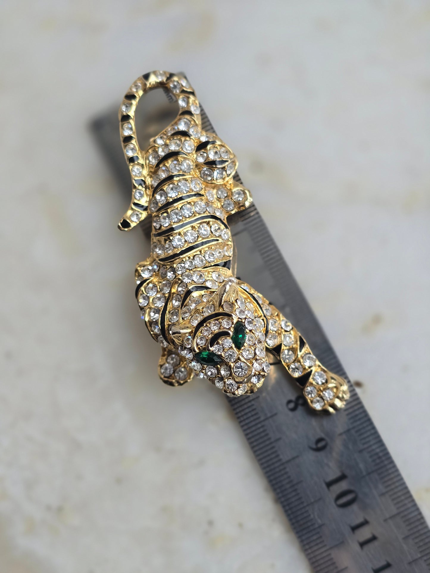 Vintažinė sagė tigras su stiklo kristalais