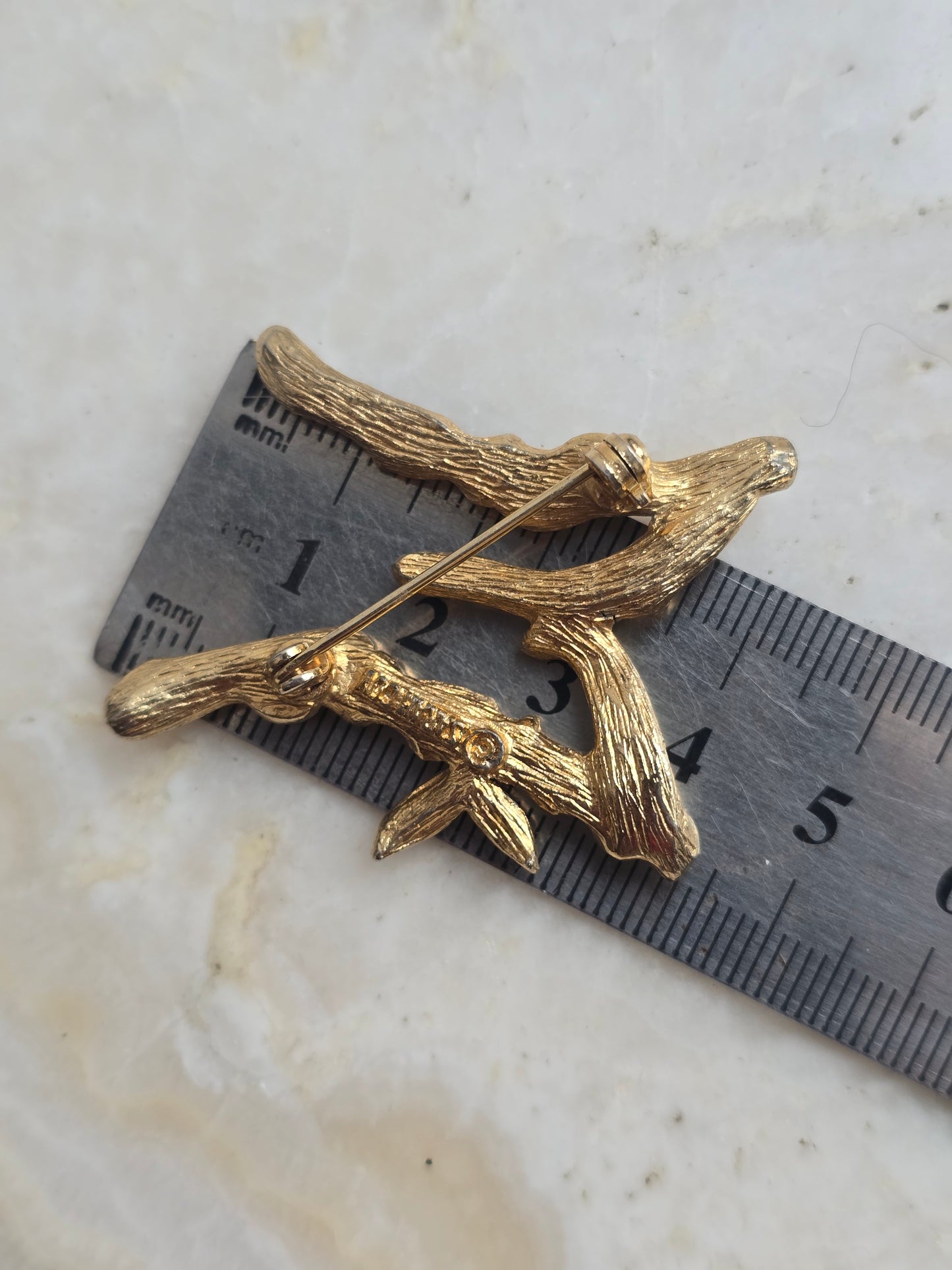 Vintažinė Sarah Coventry sagė raidė M