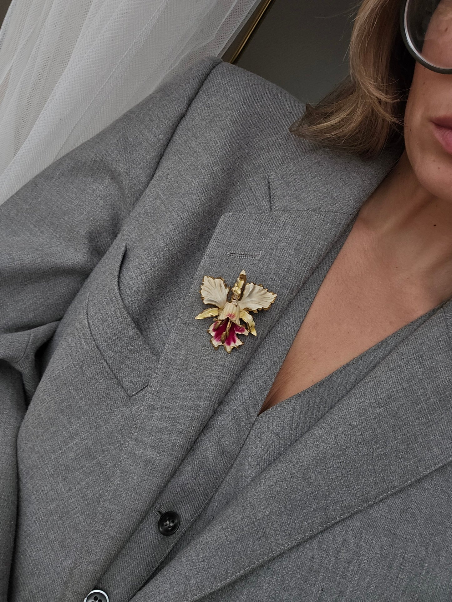 Vintažinė sagė orchidėja