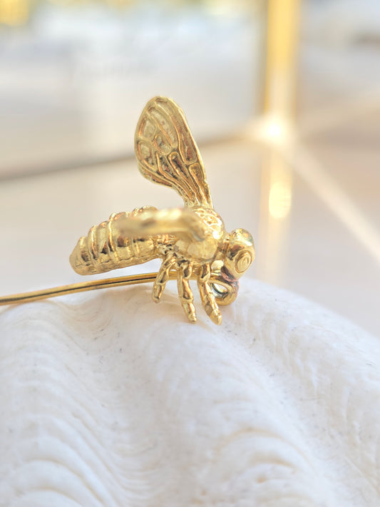 Sagė smeigtukas maža bitė