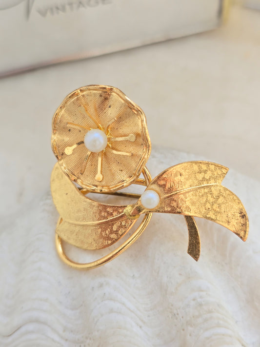 Vintažinė aukso spalvos sagė gėlė