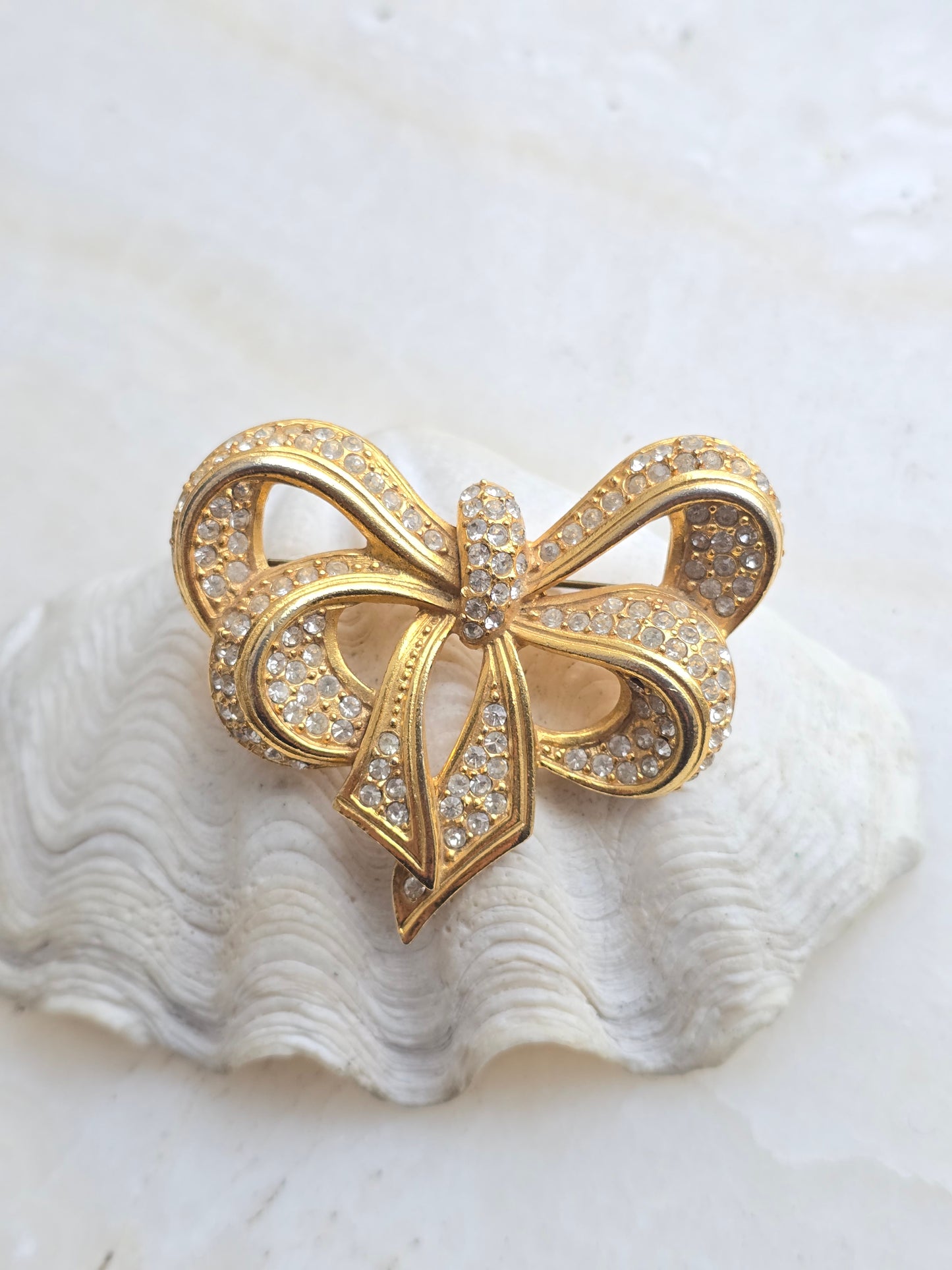 Vintažinė aukso spalvos sagė bantukas (Prancūzija)