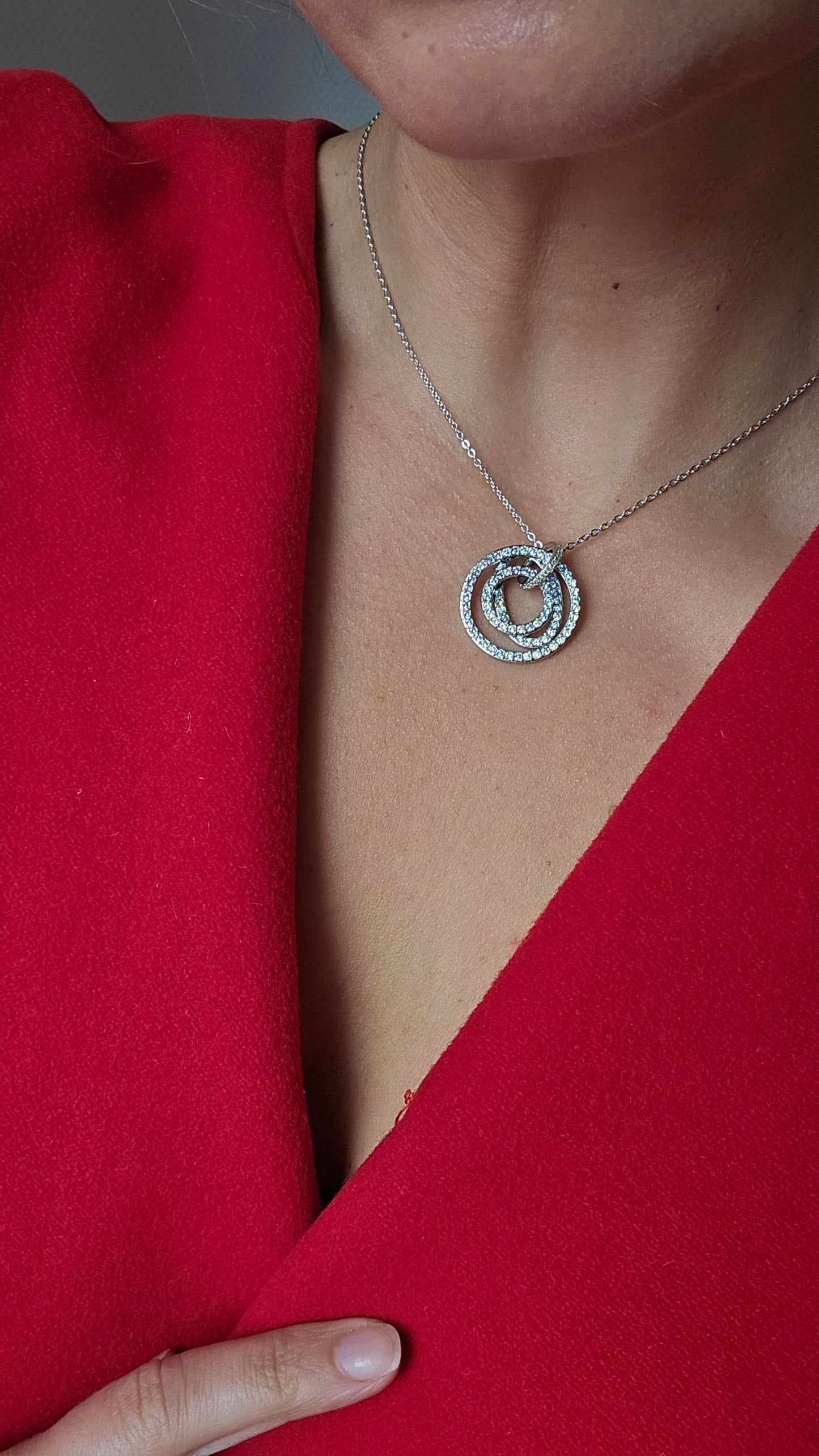 Sidabro spalvos Swarovski kaklo papuošalas