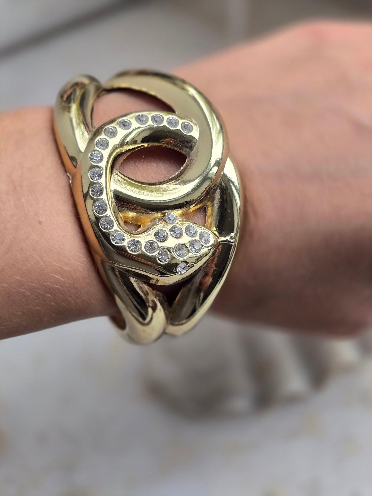 Aukso spalvos apyrankė gyvatė